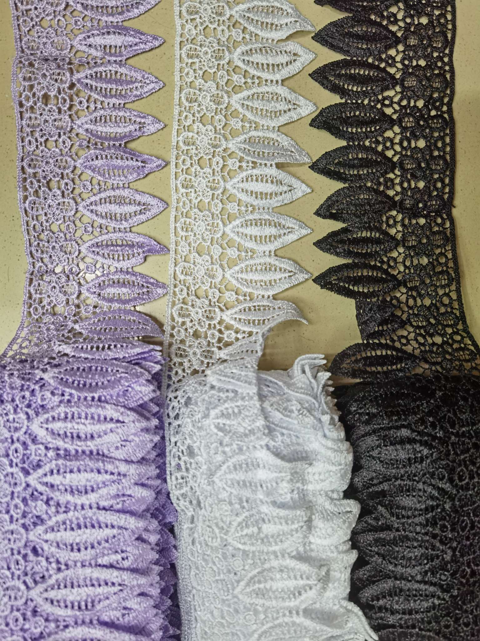 15-yard large leaf lace