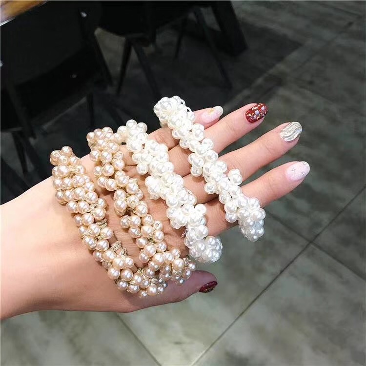 الفتاة الصغيرة ذات الرأس المصنوع من اللؤلؤ ذات الشعر الاحمر Item Picture