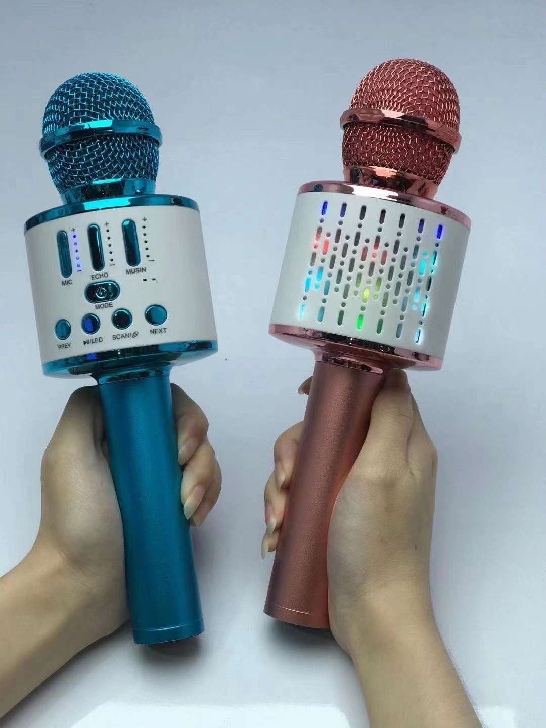 Q88 New model microphone [Rose][Rose] Color box size: 85*78*251MM Outer box size: 54*43*45.3CM Packing quantity: 50P Application Scenario