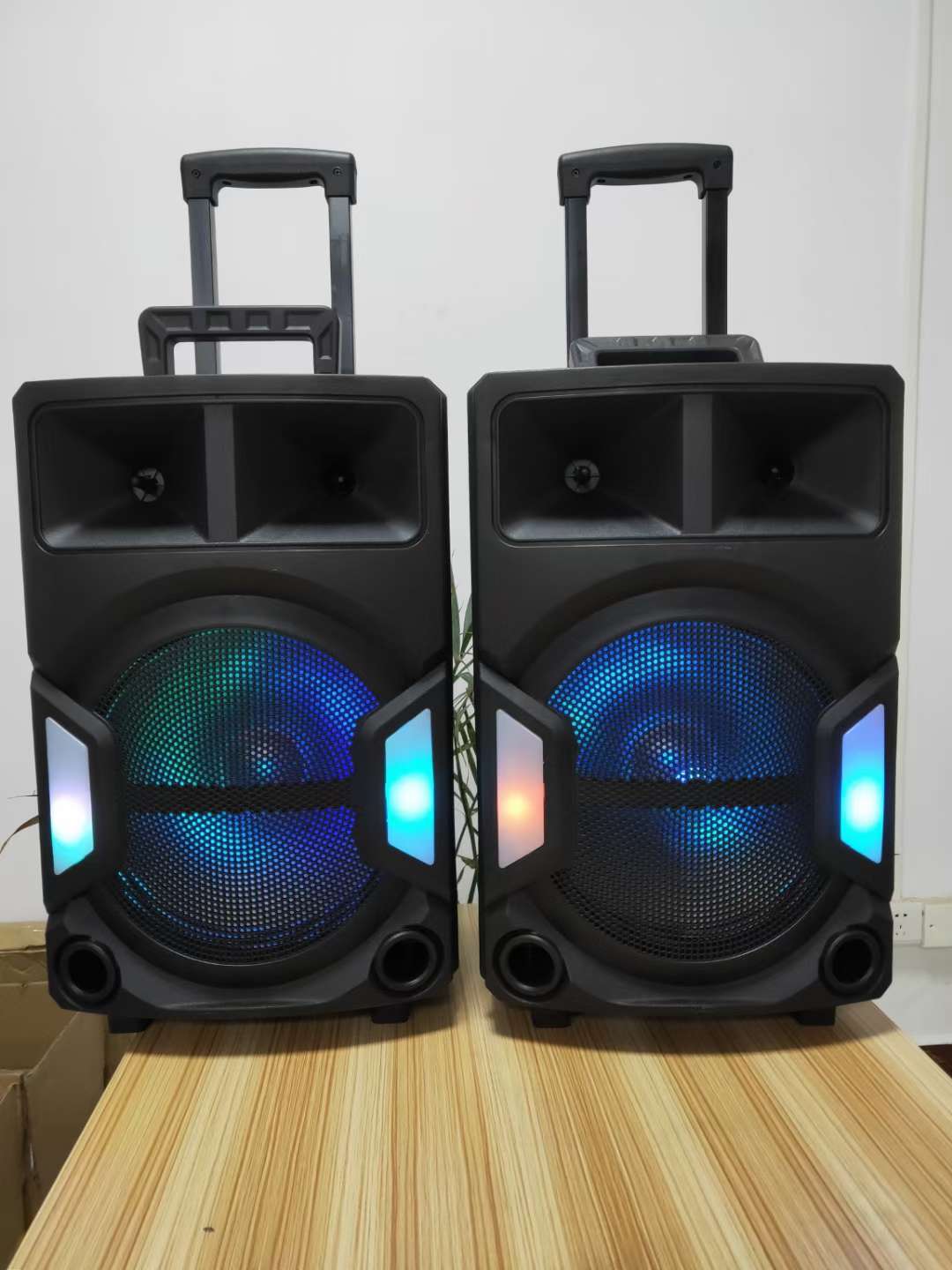 BT, 12 inch tie bar speaker, portable speaker, portable speaker wide. Dancing sound of blue tooth speaker thumbnail