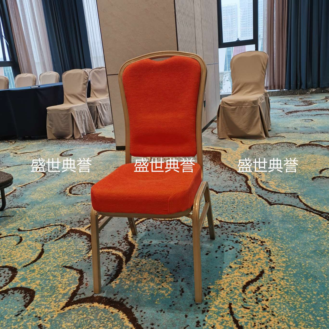 南昌酒店宴会厅婚宴餐桌椅会议中心折叠铝合金椅子酒席桌椅宴会椅产品图
