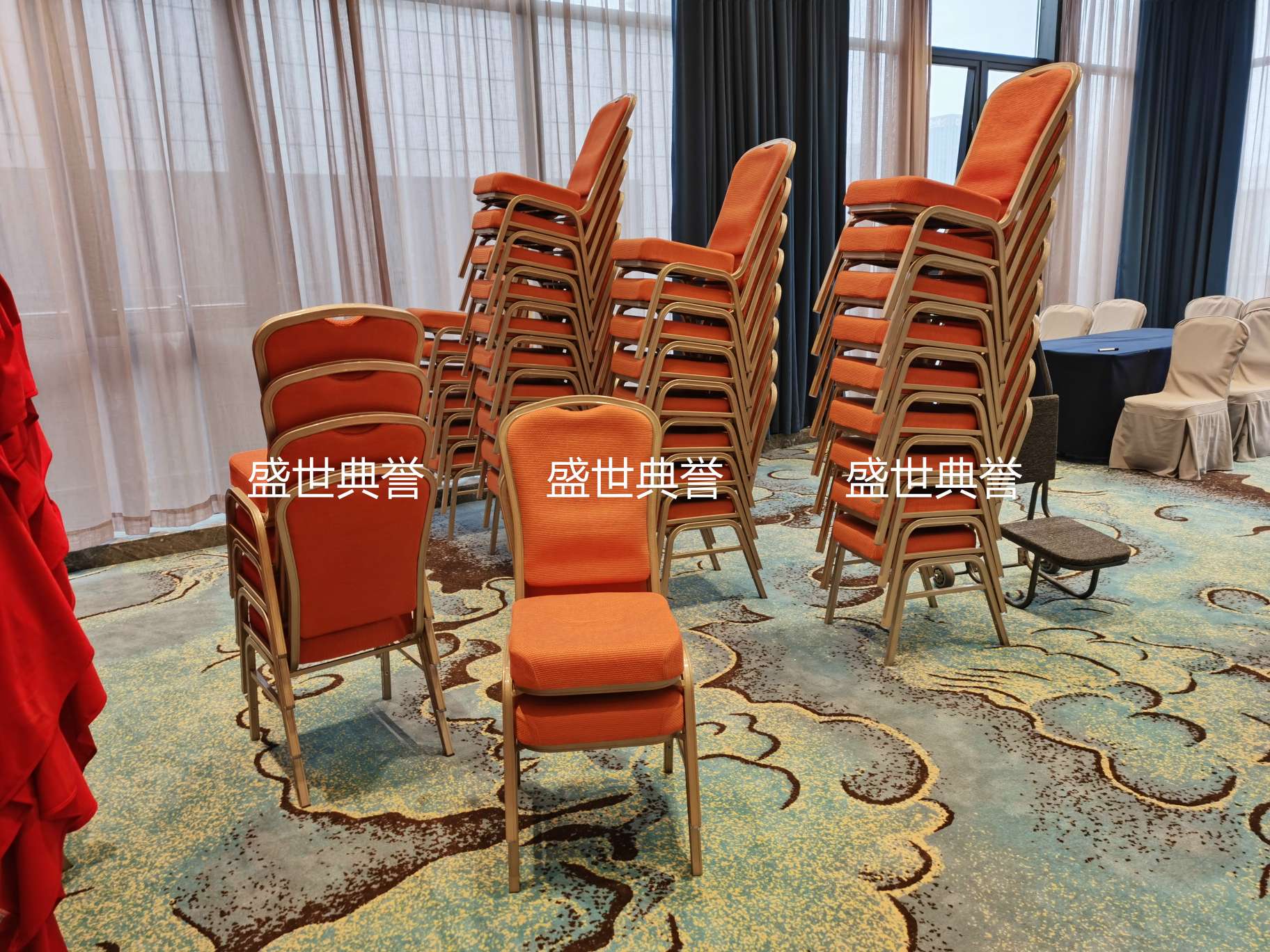 Nanchang hotel banquet hall wedding banquet dining tables and chairs Conference center folding aluminum alloy chairs Banquet tables and chairs Banquet chairs detail image 4