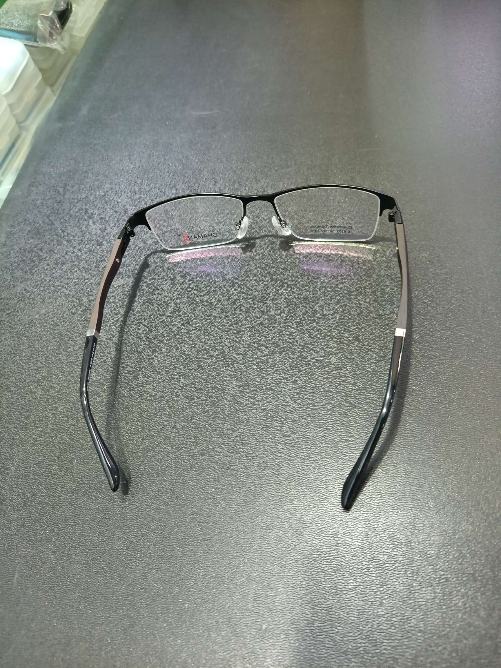 钛架木头脚细节图