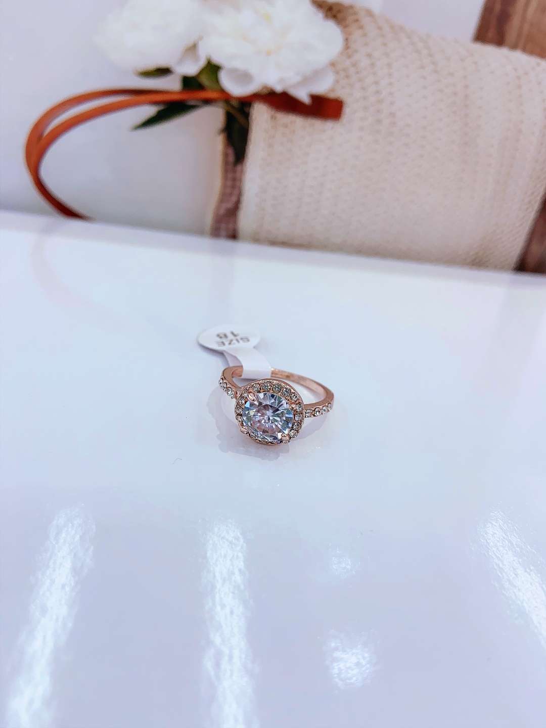 Round zircon ring High-end ring fashion Korean version of the trend of high-end ring fashion Korean version of the trend of high-end atmosphere high-grade fashion ring