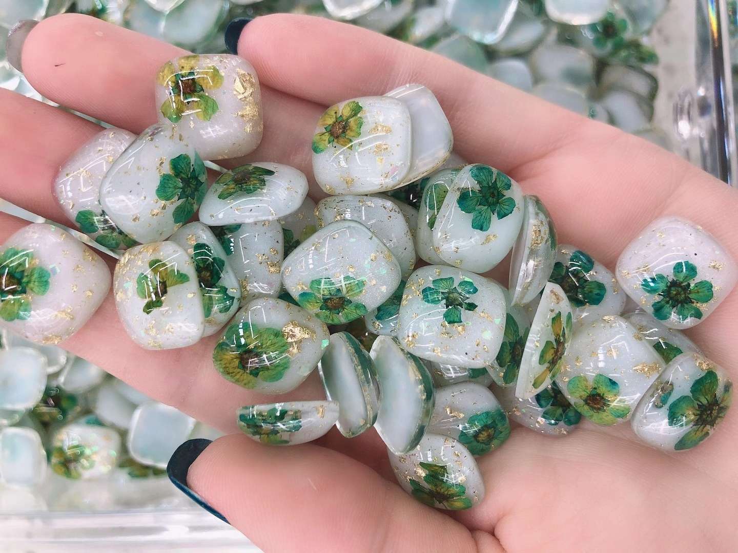 Dried flower resin thumbnail