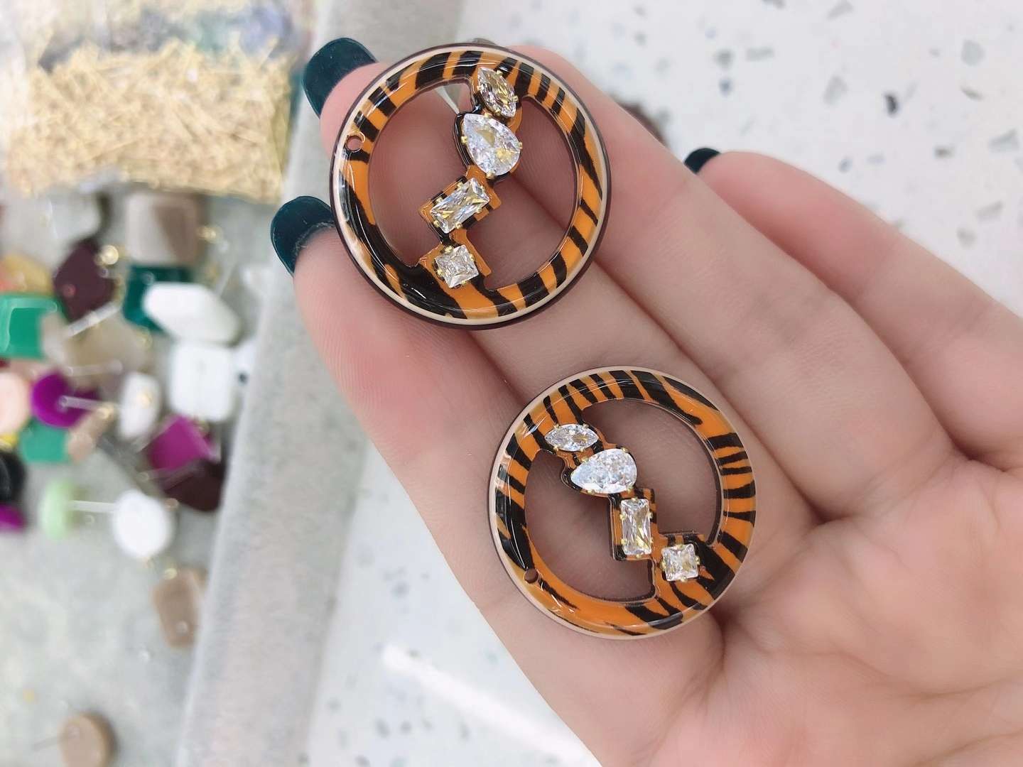 Zircon plates thumbnail