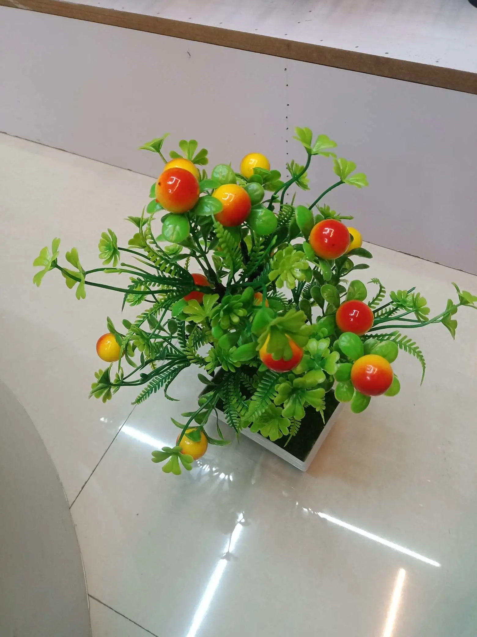 Four-leaf clover fruit tree detail image 3