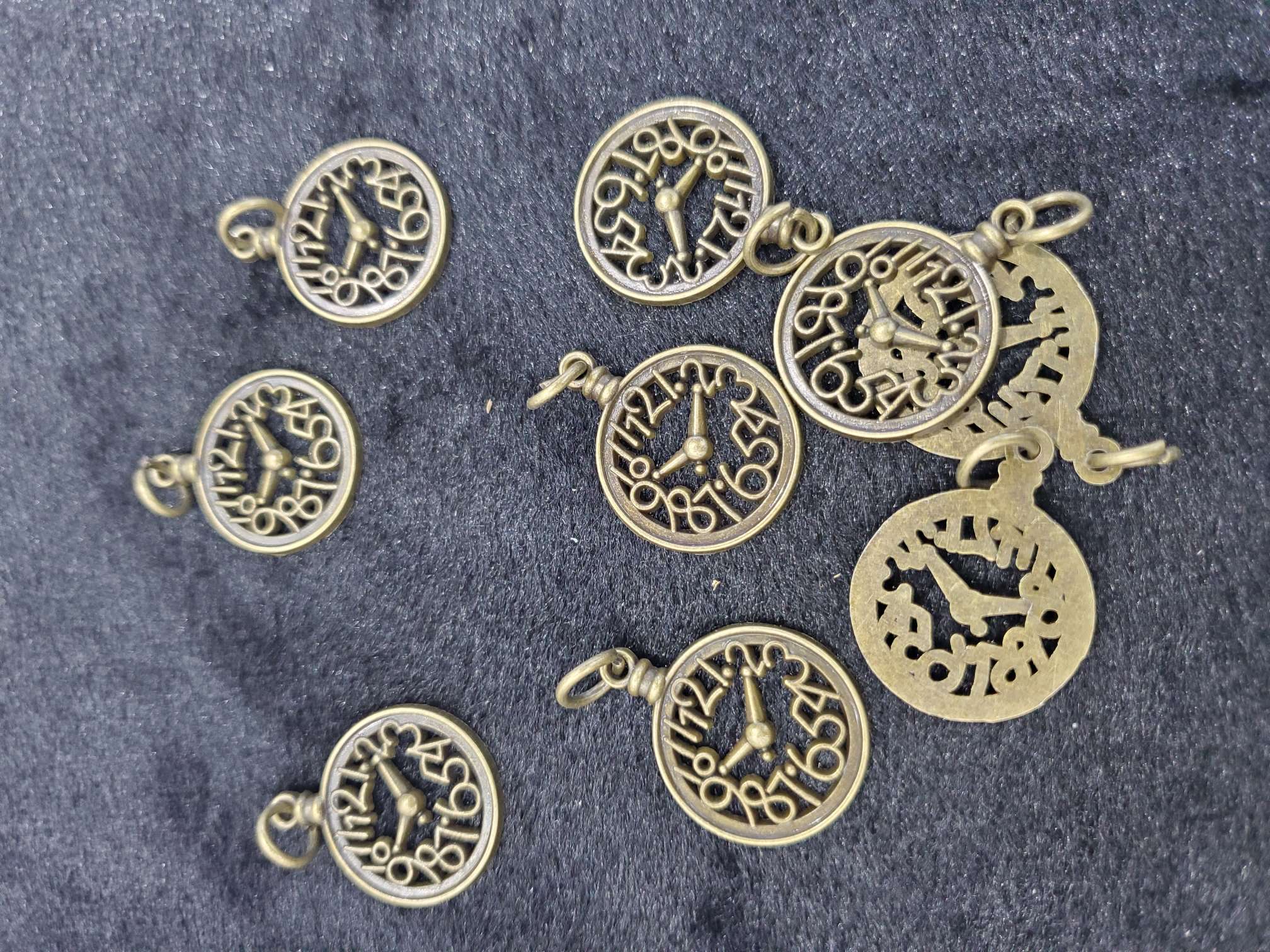 Alloy accessories, clothing accessories, jewelry accessories, notebook accessories, pendants, clock rings 2 details Picture