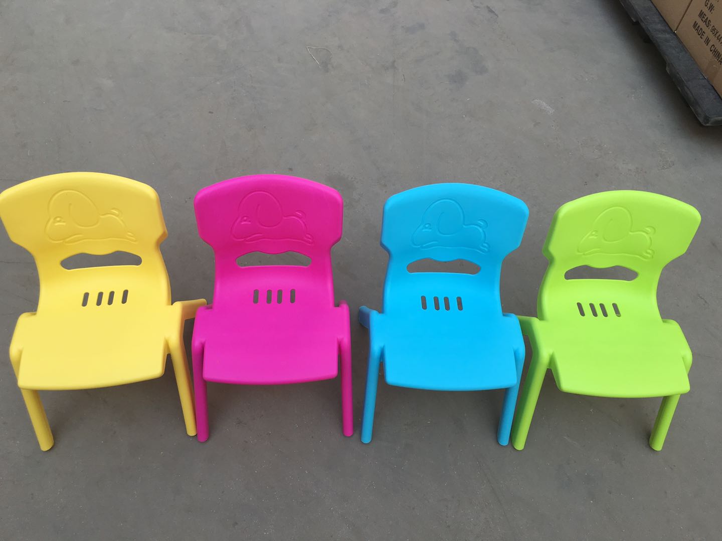 餐桌椅+餐边柜+酒柜实物图