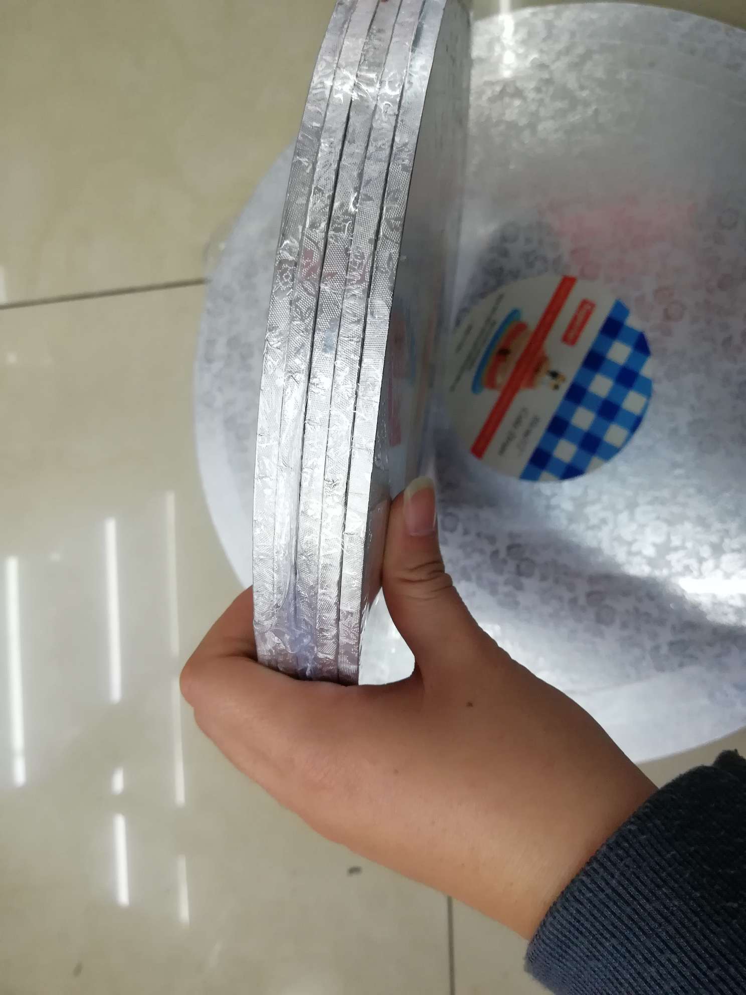 14寸银色圆形木质蛋糕底托蛋糕转移板细节图