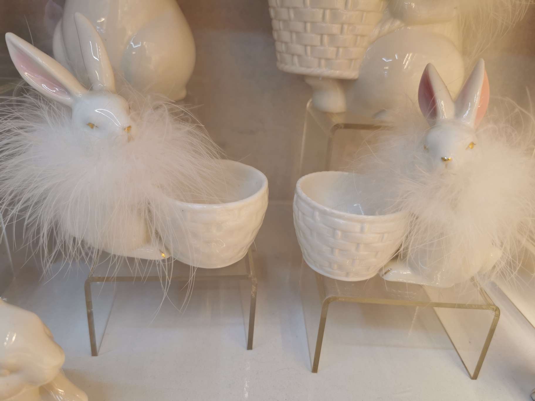 陶瓷毛领兔子抱筐