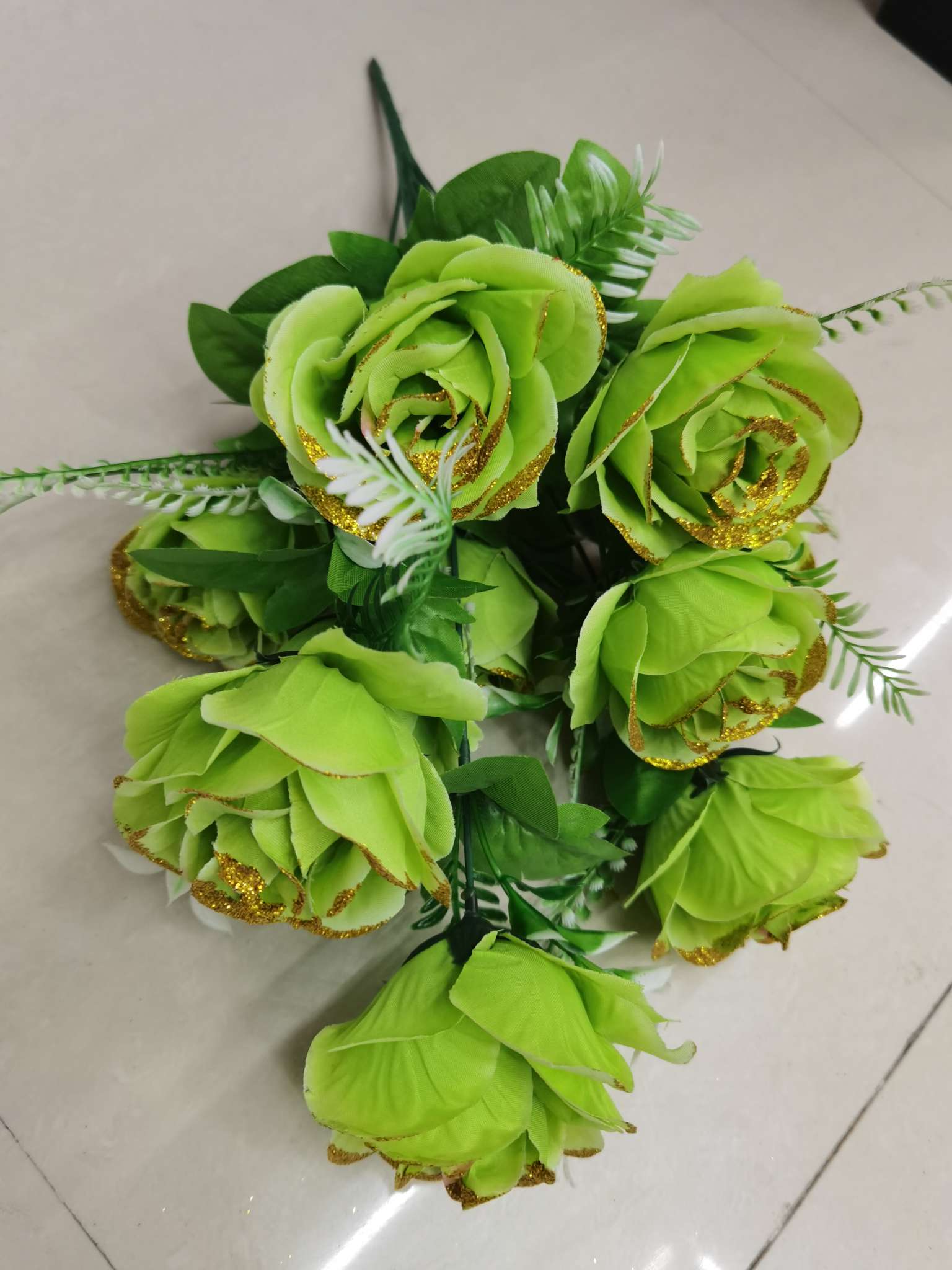 Nine golden-pink roses detail image 3
