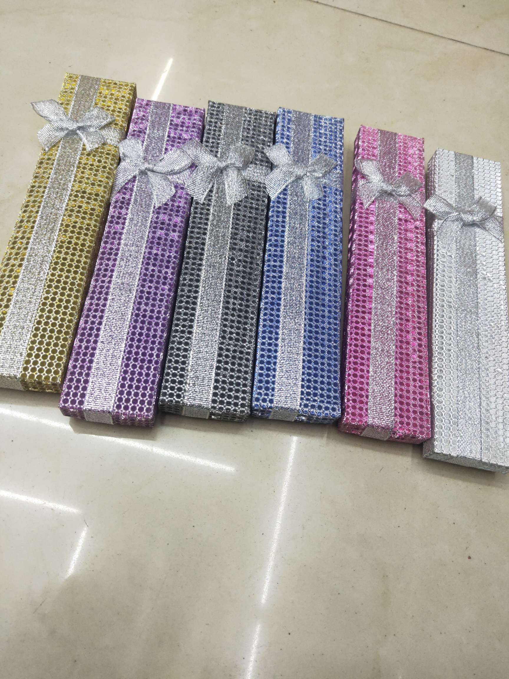 Long watch box and bracelet box detail image 2