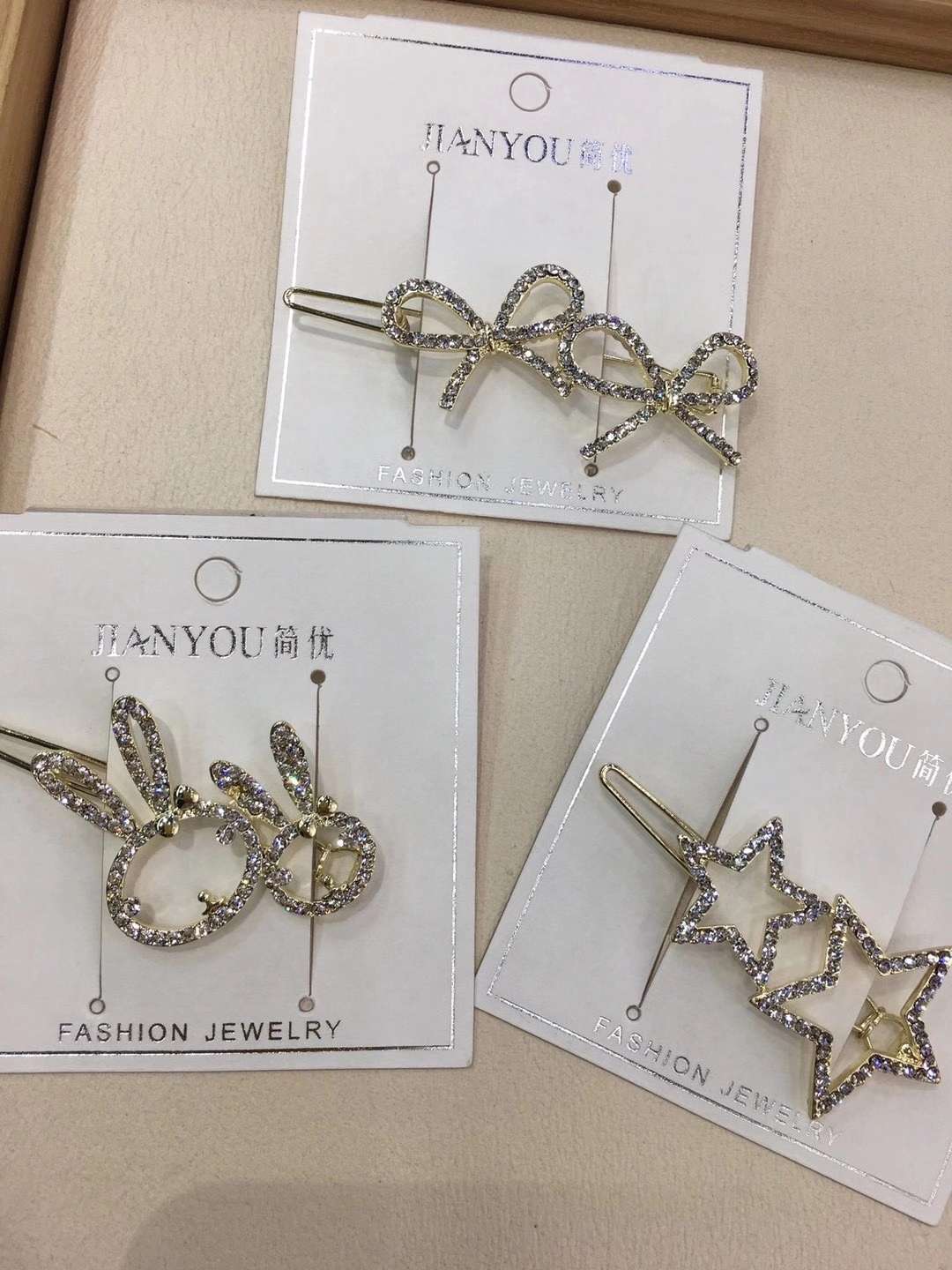 多钻金色青蛙扣夹