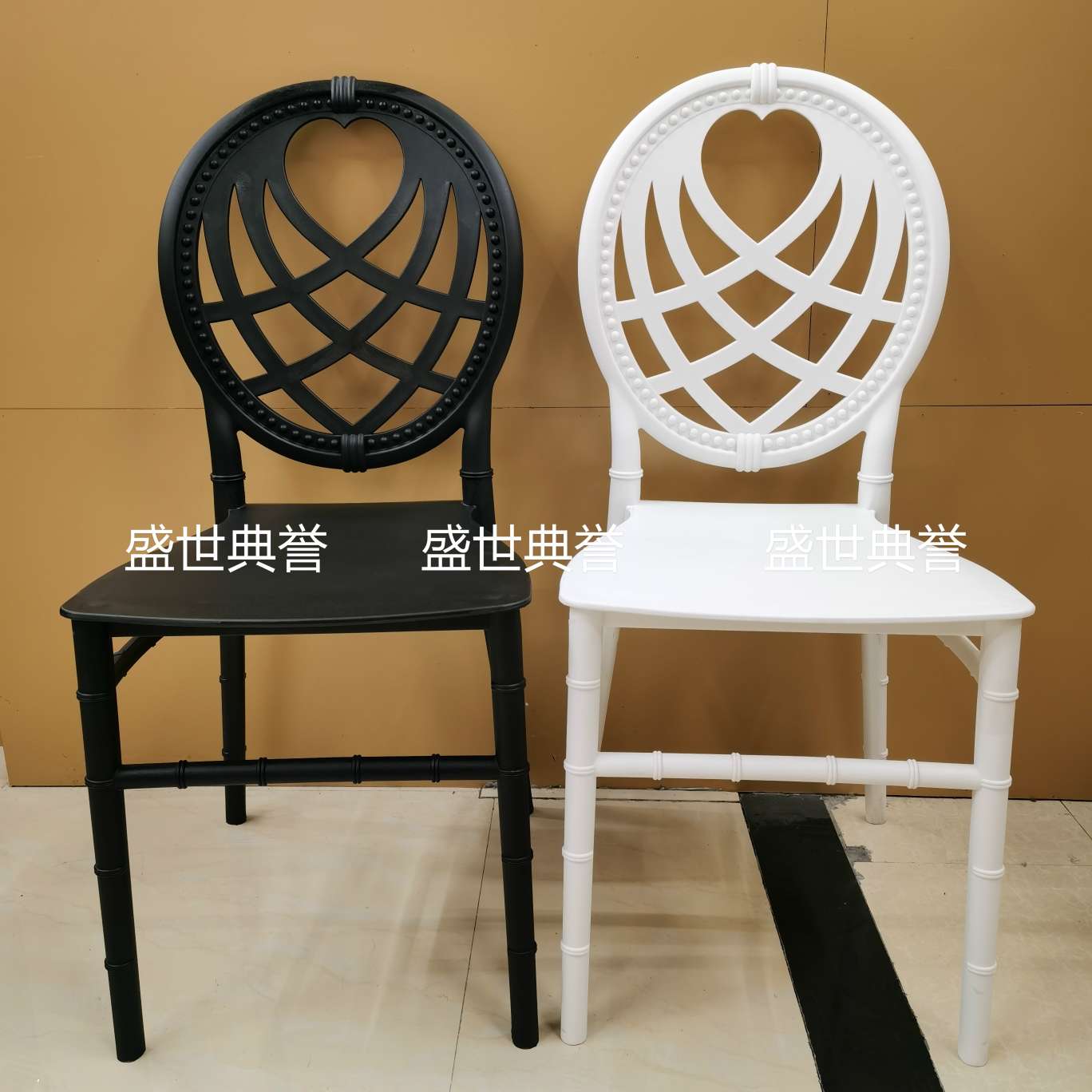 上海外贸户外婚礼折叠椅酒店婚庆塑料竹节椅PP一体椅子酒店宴会椅白底实物图