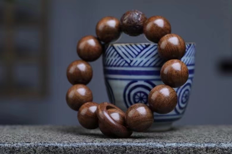 Natural sandalwood bracelet undefined