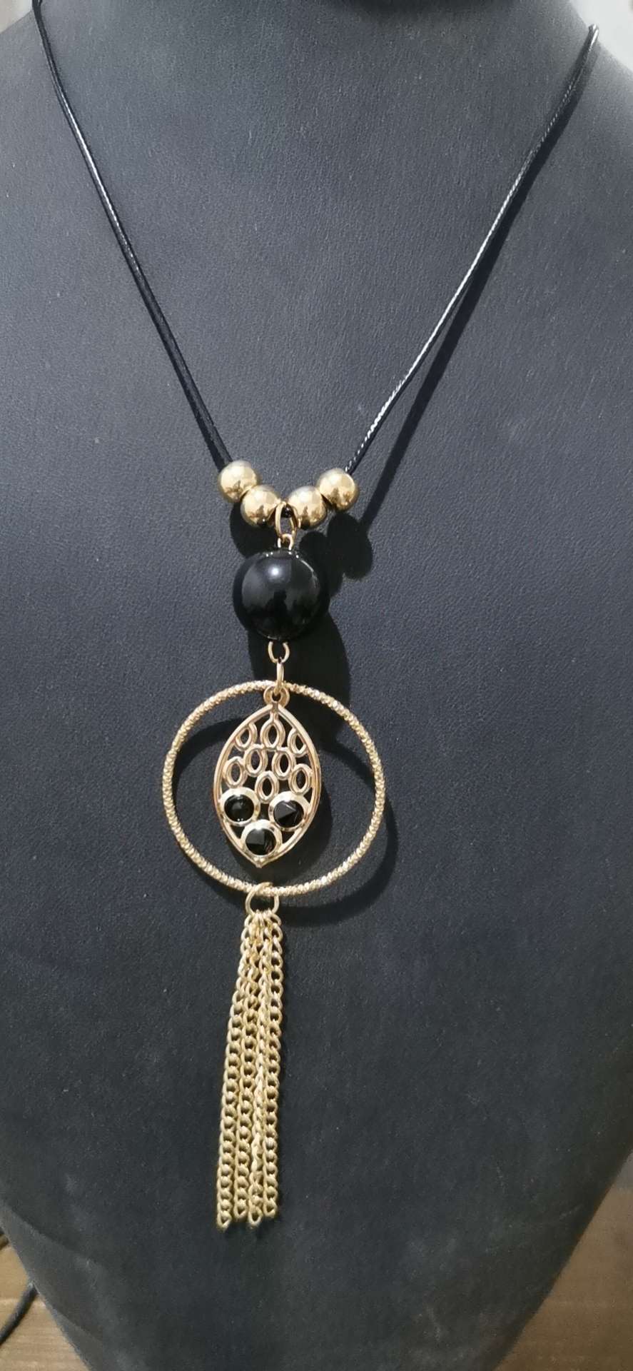 Accessory Sweater Chain Item Picture