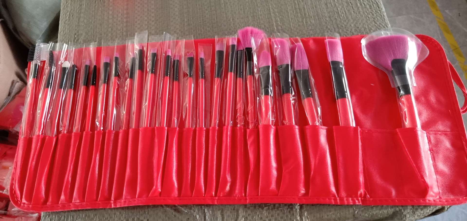 Makeup brush 24 sets of brushes thumbnail