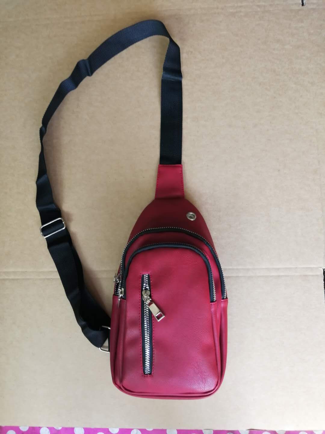 Fashionable men's and women's chest bags, slant bags, travel bags, wallets details Picture