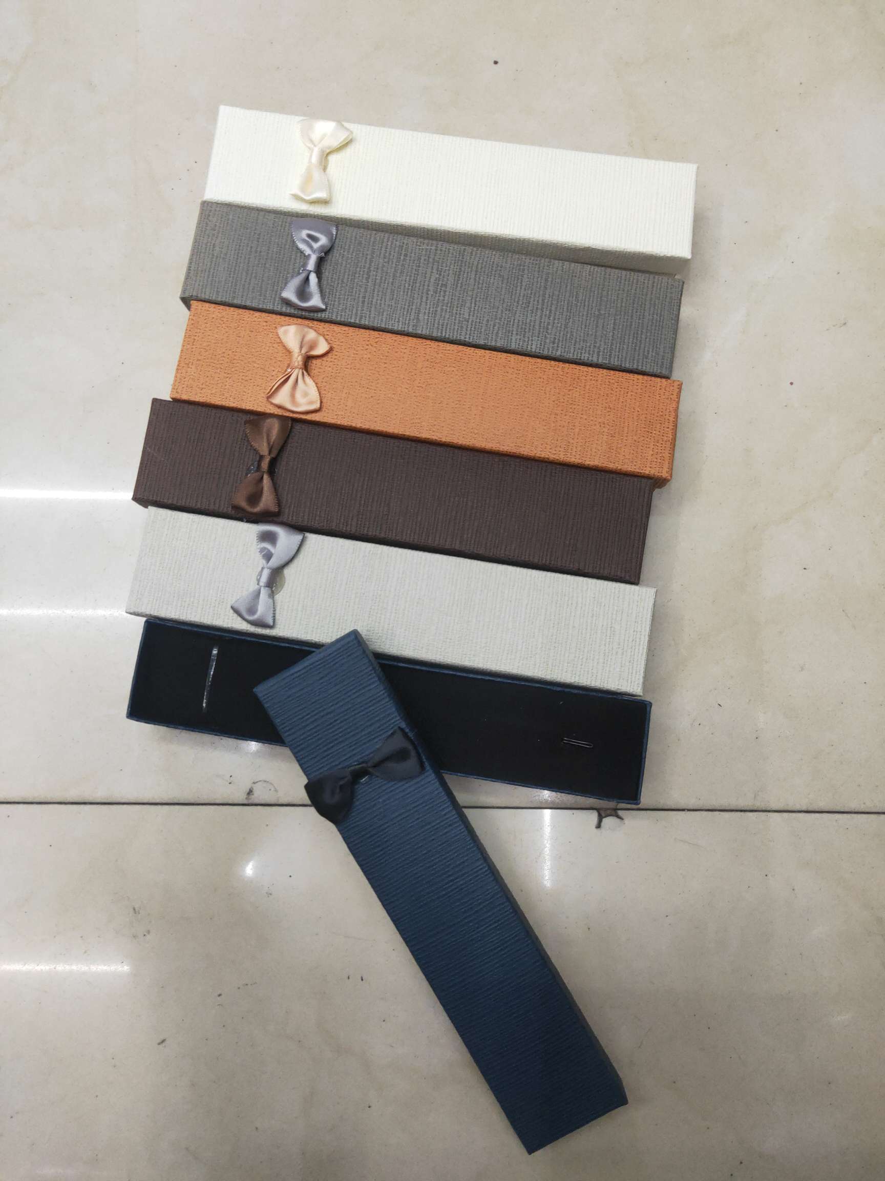 Bracelet box, watch box details Picture