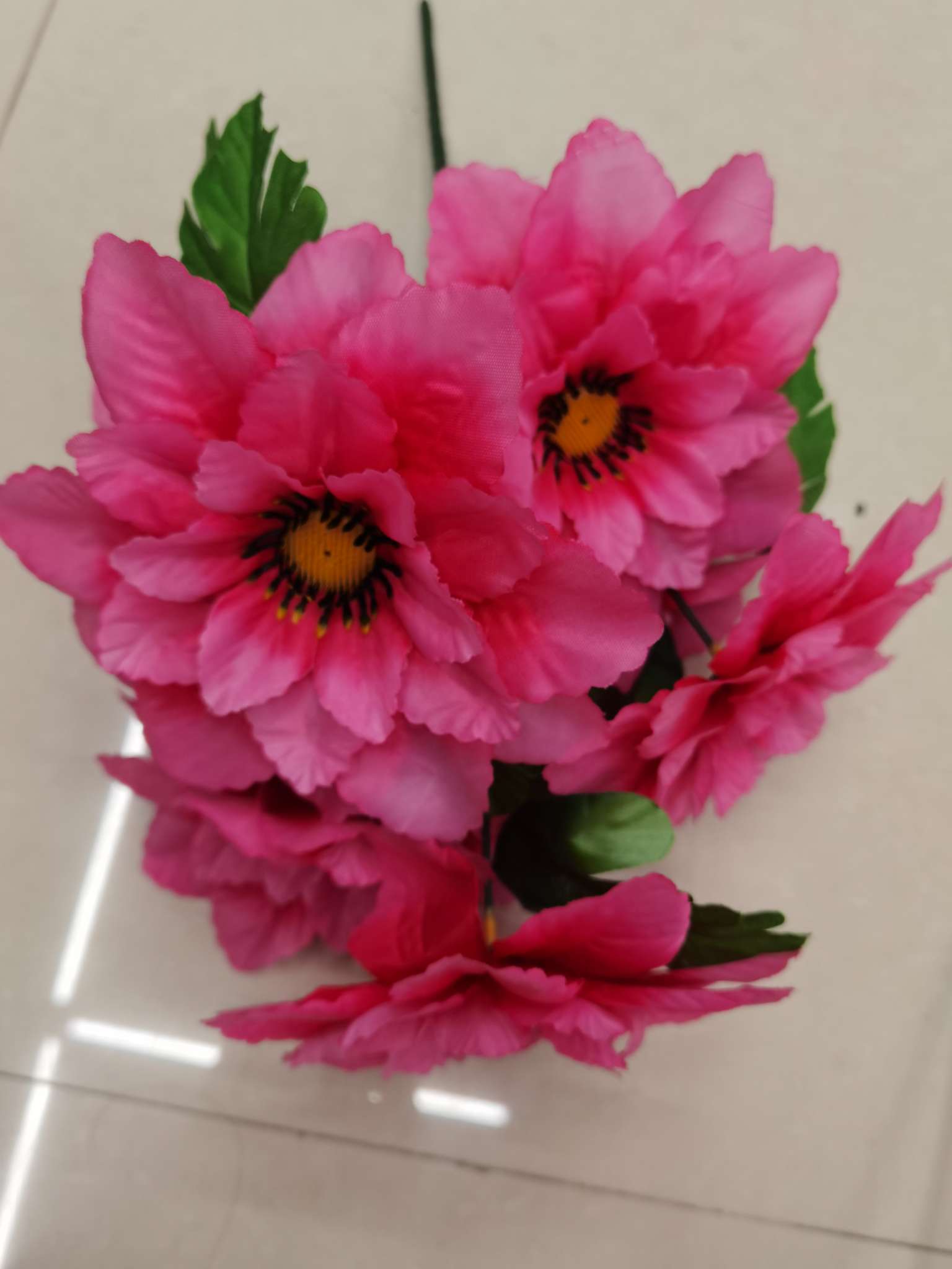 Wholesale of high-end artificial flower bouquets featuring chrysanthemums, roses, artificial flowers, silk flowers, and 7 large white chrysanthemums Specification image