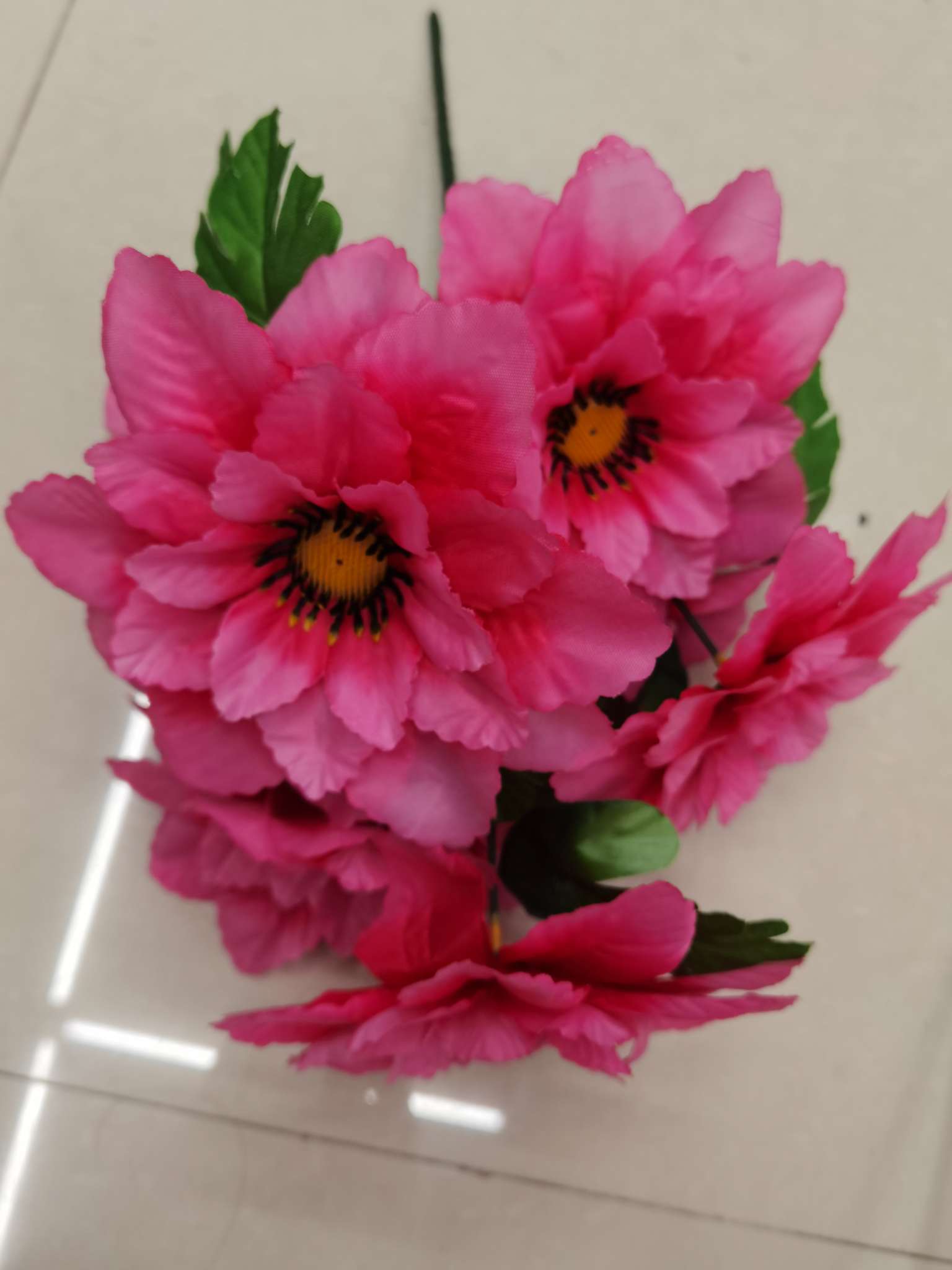 Wholesale of high-end artificial flower bouquets featuring chrysanthemums, roses, artificial flowers, silk flowers, and 7 large white chrysanthemums