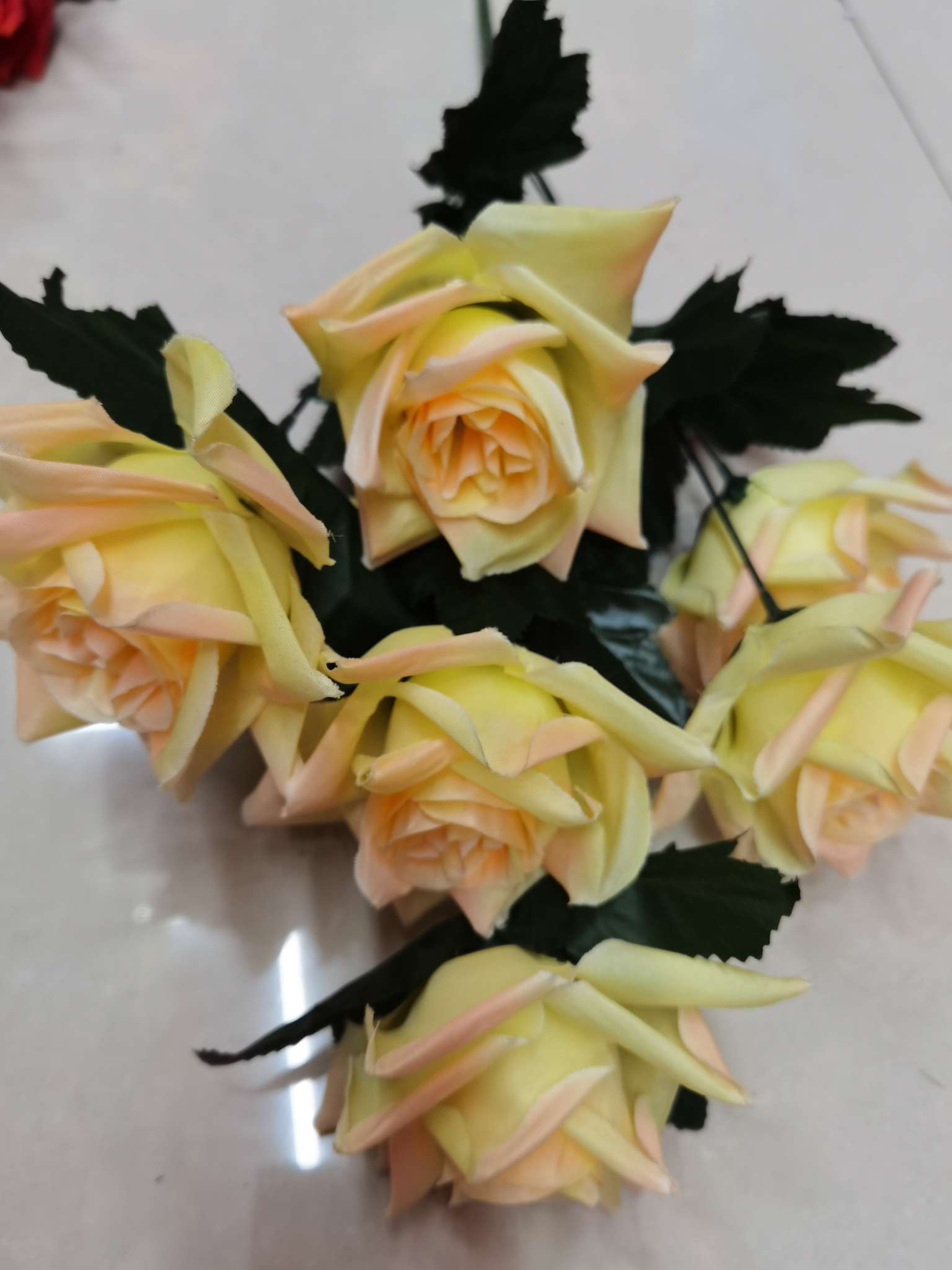 Seven middle curled edges Item Picture