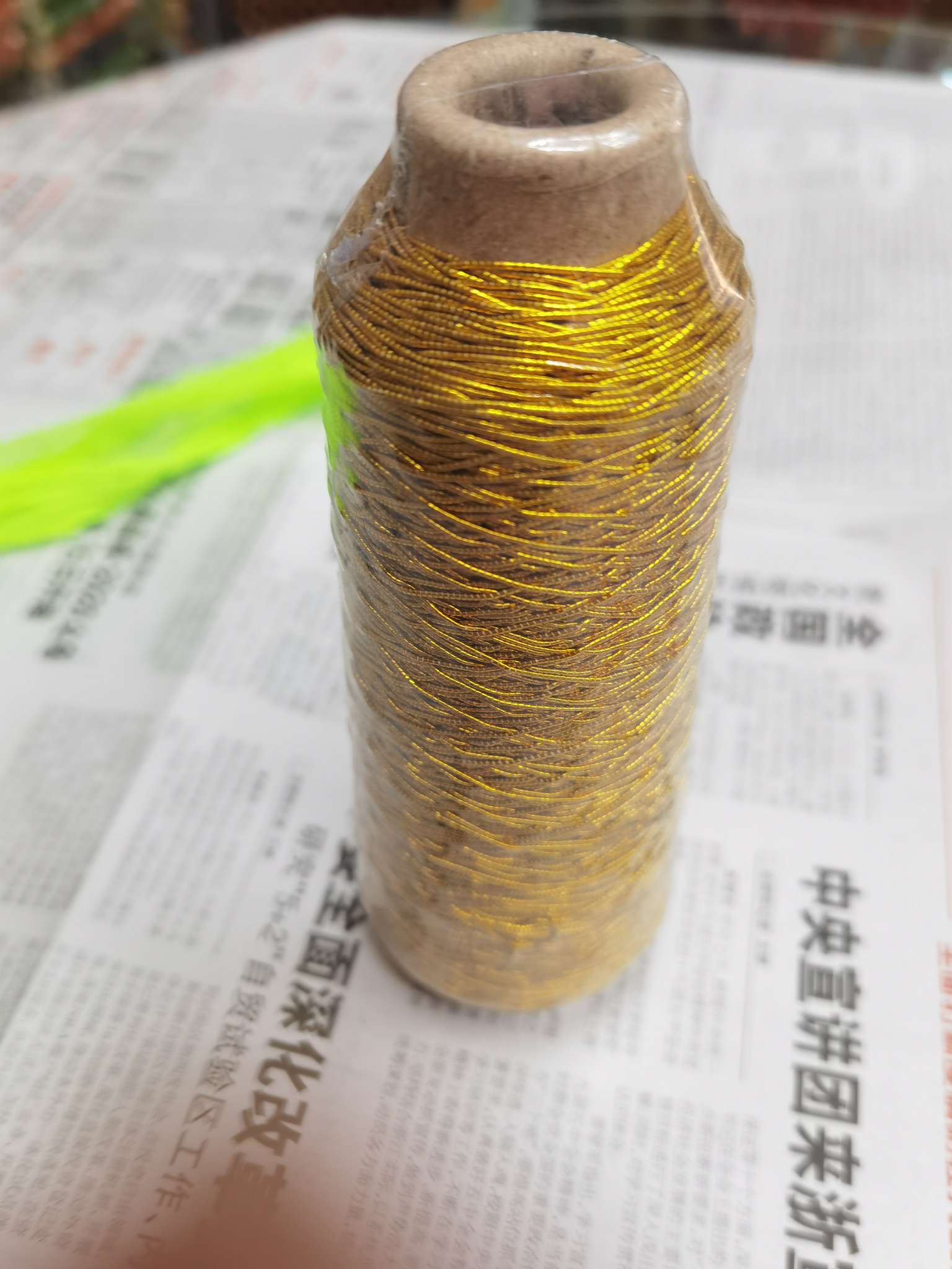 Elastic gold wire detail image 2