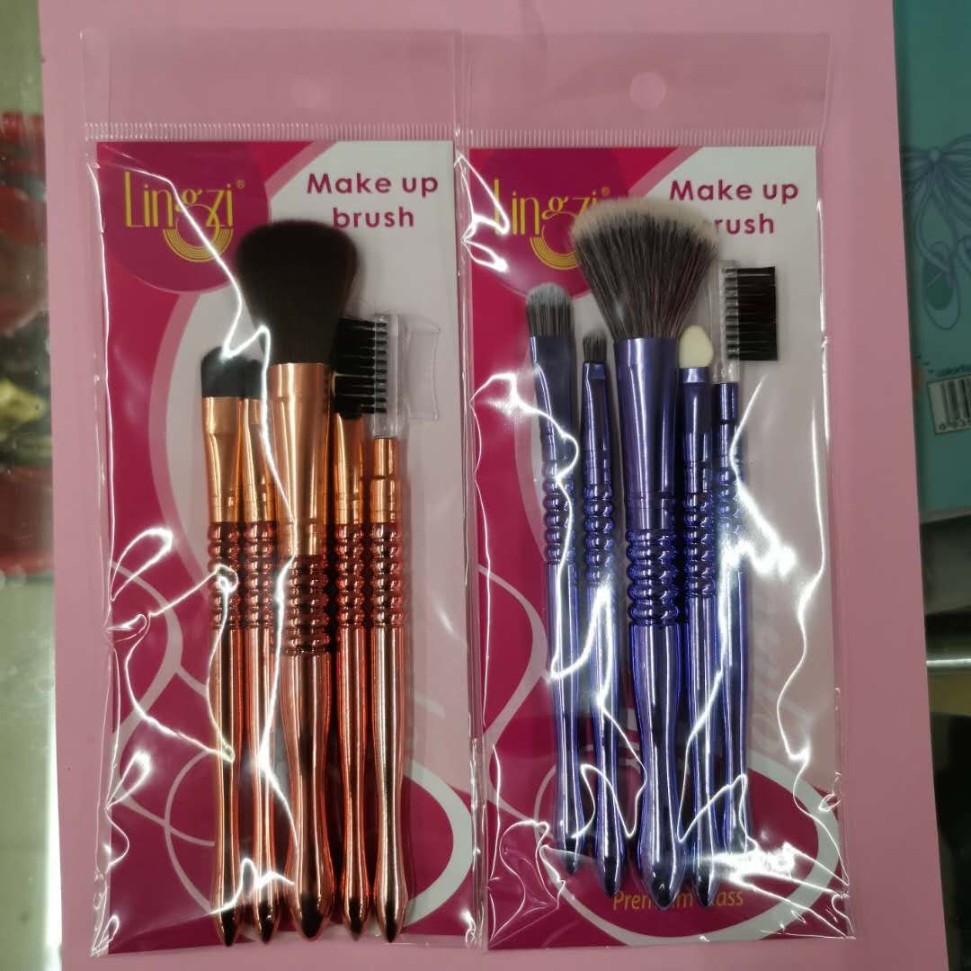 Electroplating makeup brush