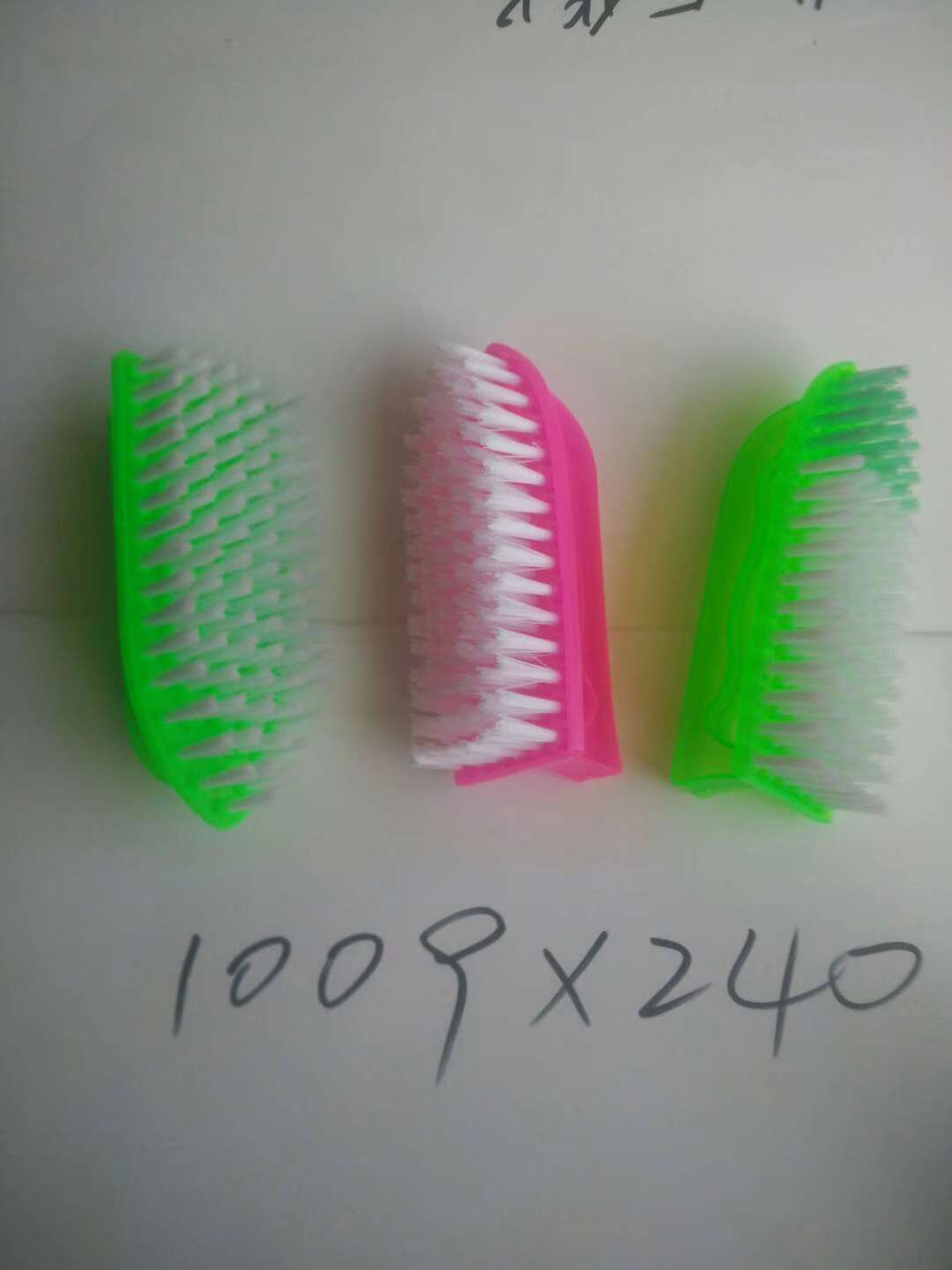 Filament plastic brush thumbnail