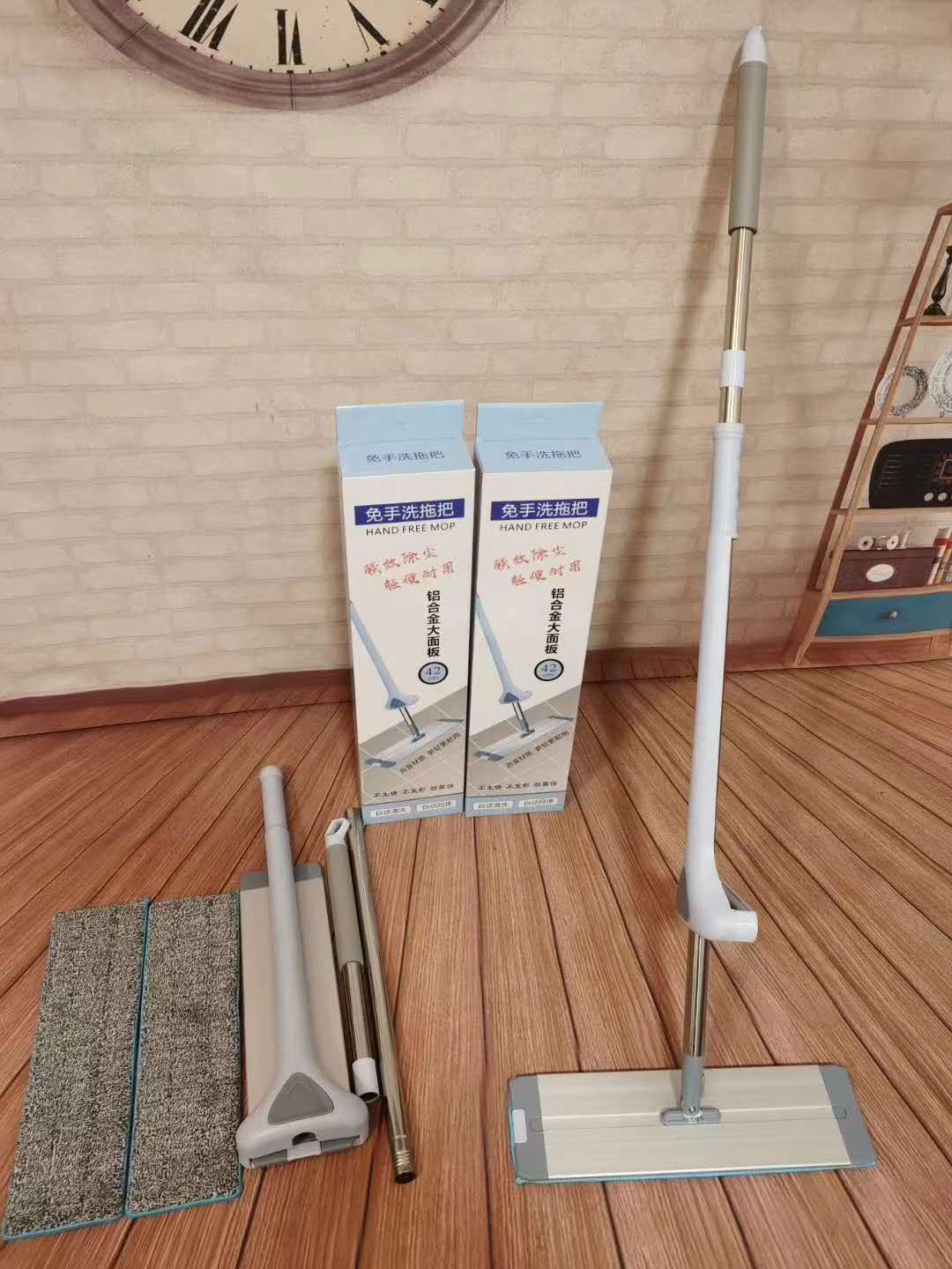 Aluminum alloy hand-washable flat mop, a household dry and wet dual-purpose dust mop for mopping wooden floors, a lazy mopping tool Application Scenario