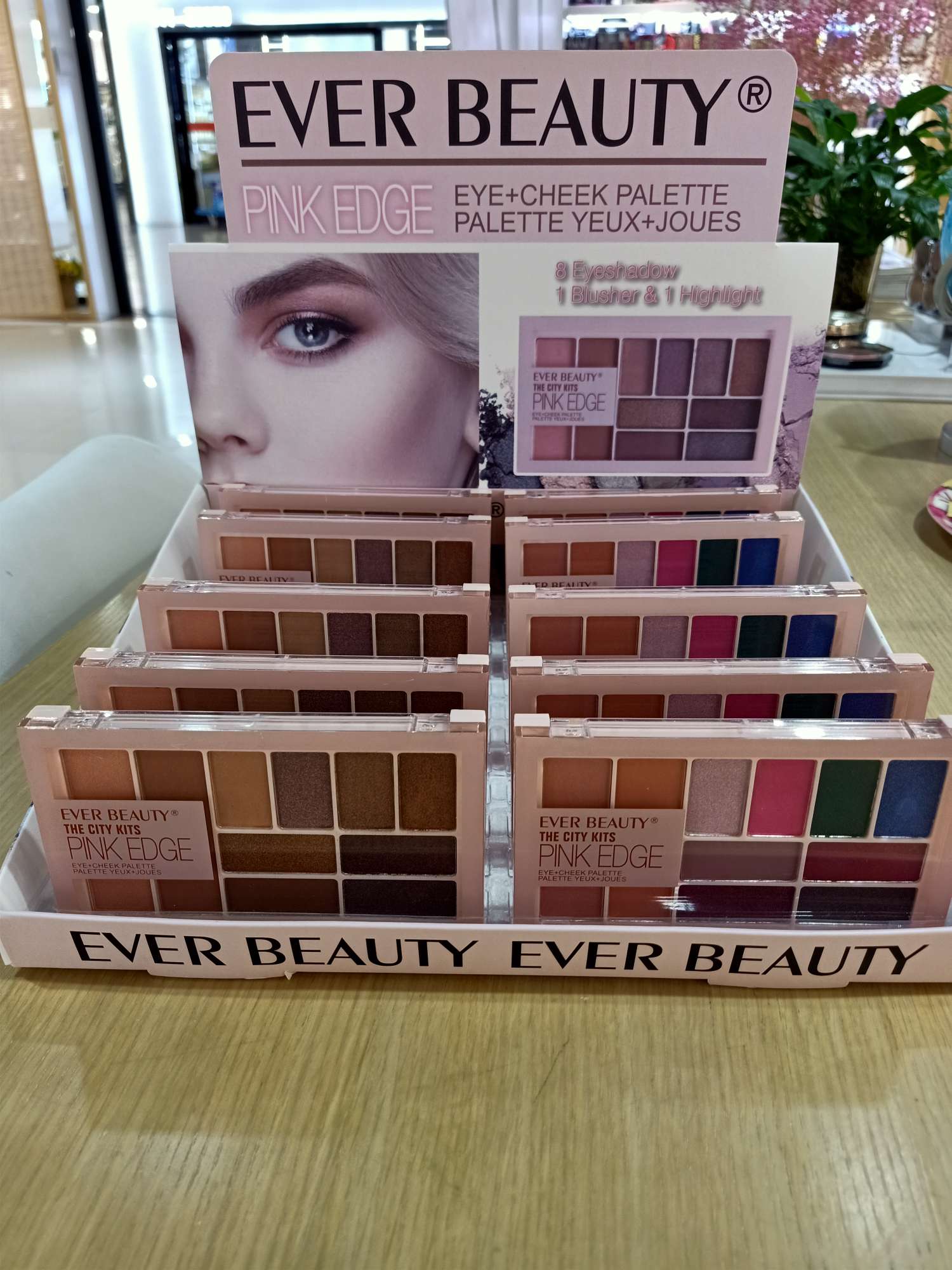 EVER BEAUTY Eyeshadow palette details Picture