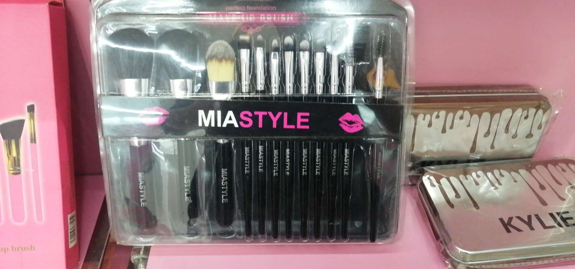 12 cardmounted makeup brushes thumbnail