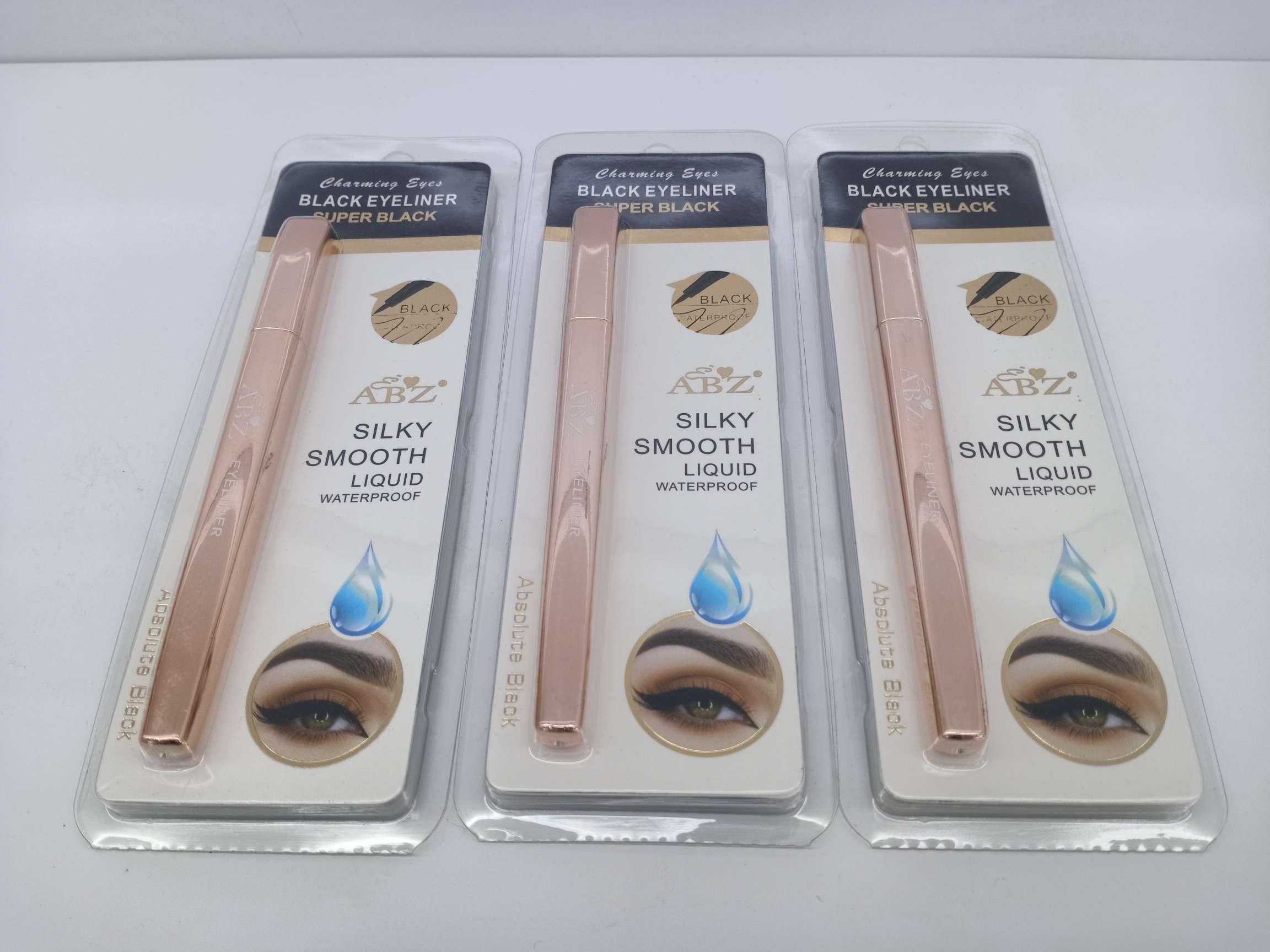 Waterproof Quick-Drying Dark Black Eyeliner Application Scenario