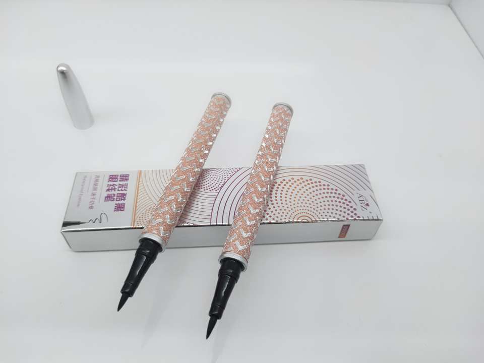 Quick-Dry Non-Smell-Free Dark Black Star Eyeliner Item Picture