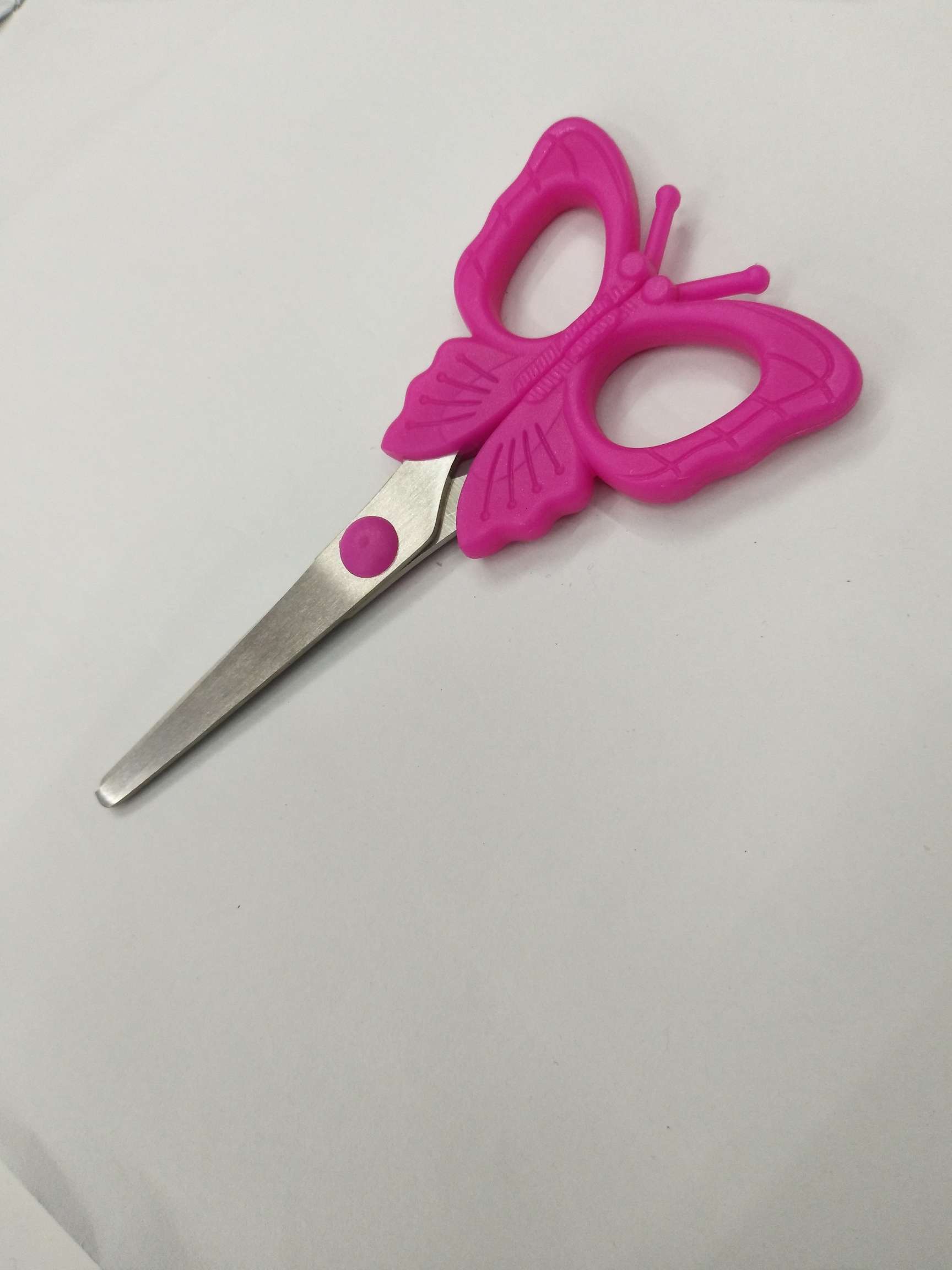 Student scissors, office scissors, stationery scissors, cartoon children's scissors. Length :12 CM, width: 5 CM, steel plate thickness: 1.5mm. A box of 24 Application Scenario