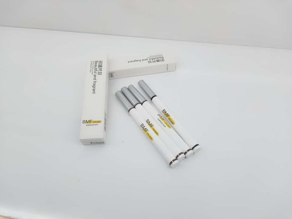 Quick-Dry Non-Smirk Waterproof Dark Black Eyeliner Application Scenario
