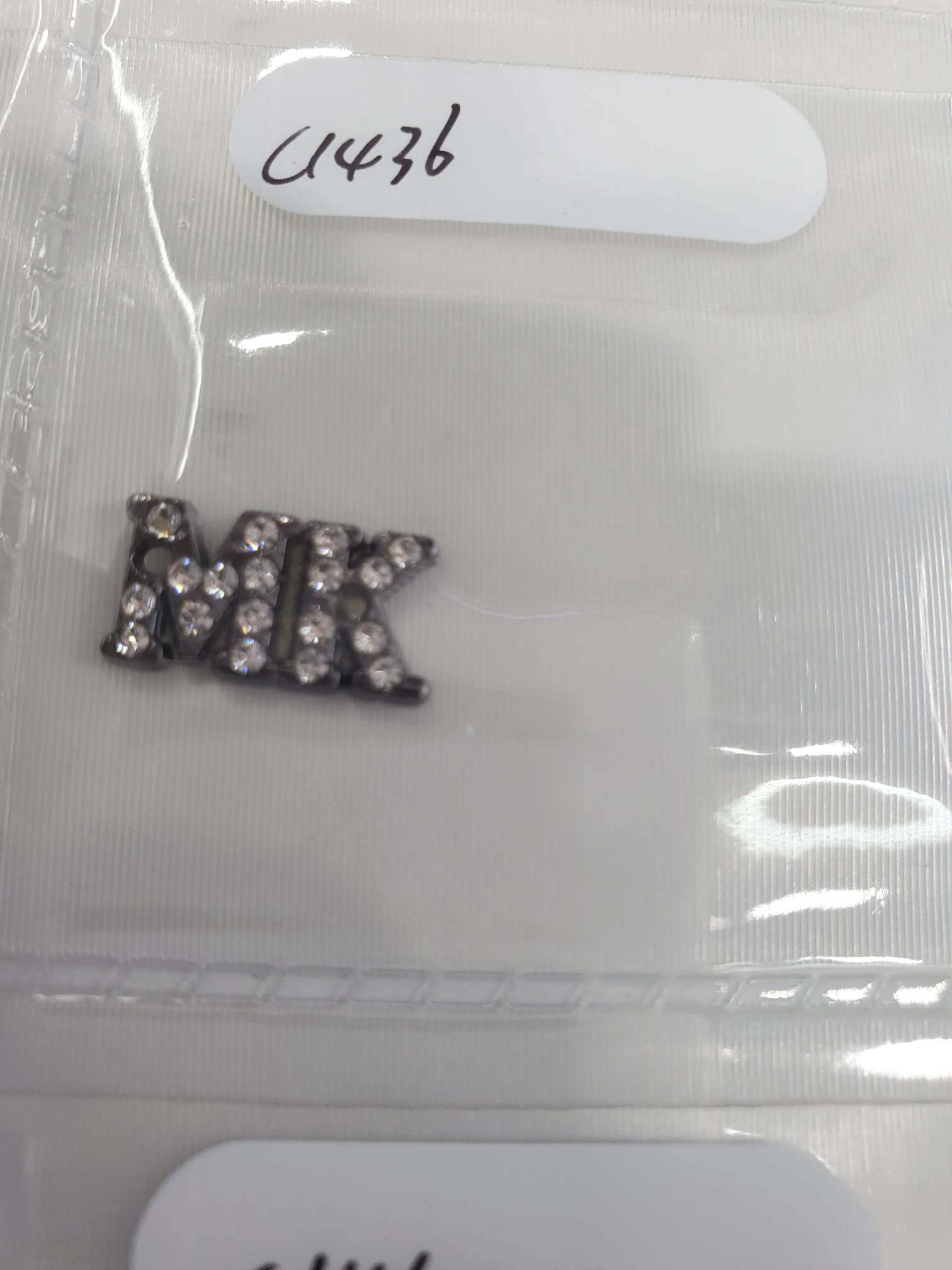Alloy accessories, alloy necklaces, diamond-encrusted pendants, bracelets, pendants, creative jewelry accessories, DIY materials by hand