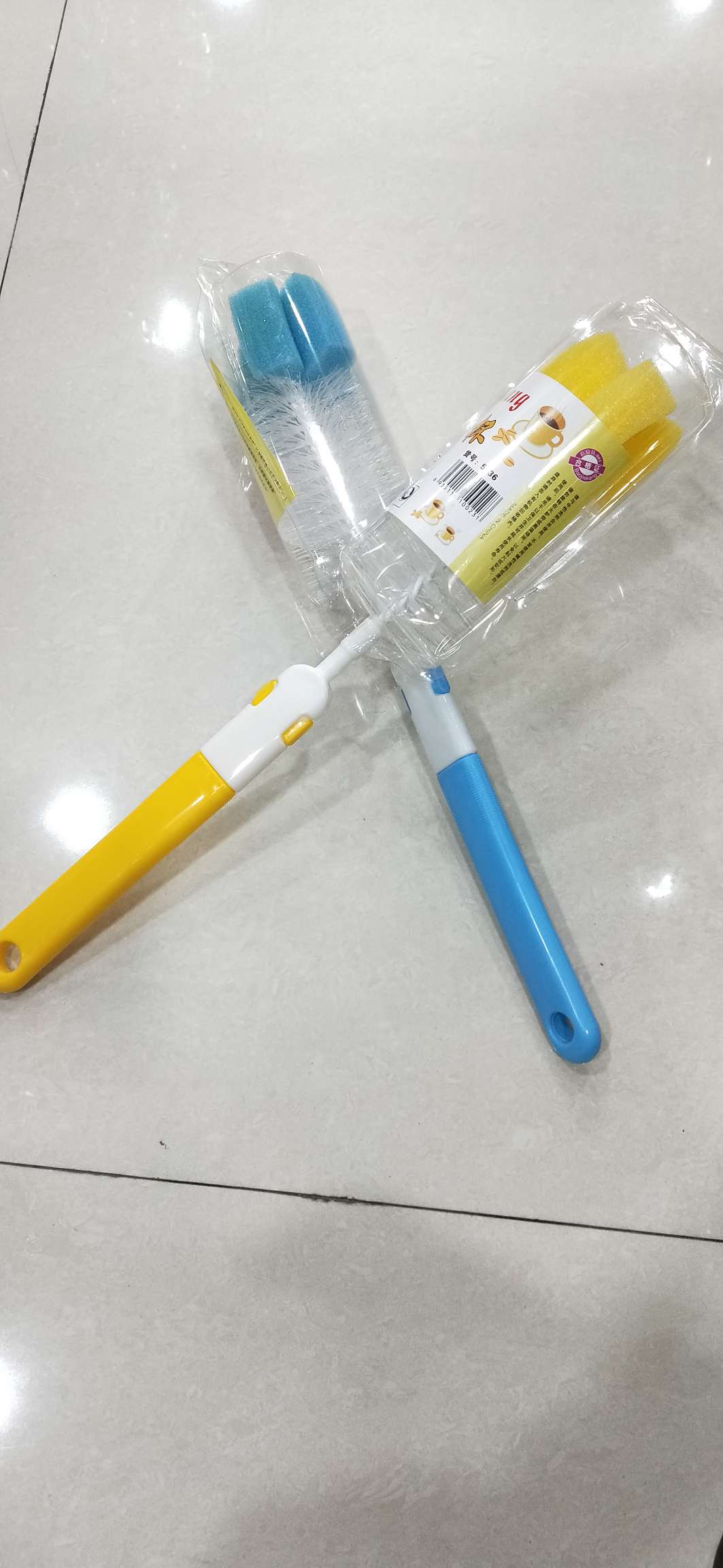 Sponge cup brush