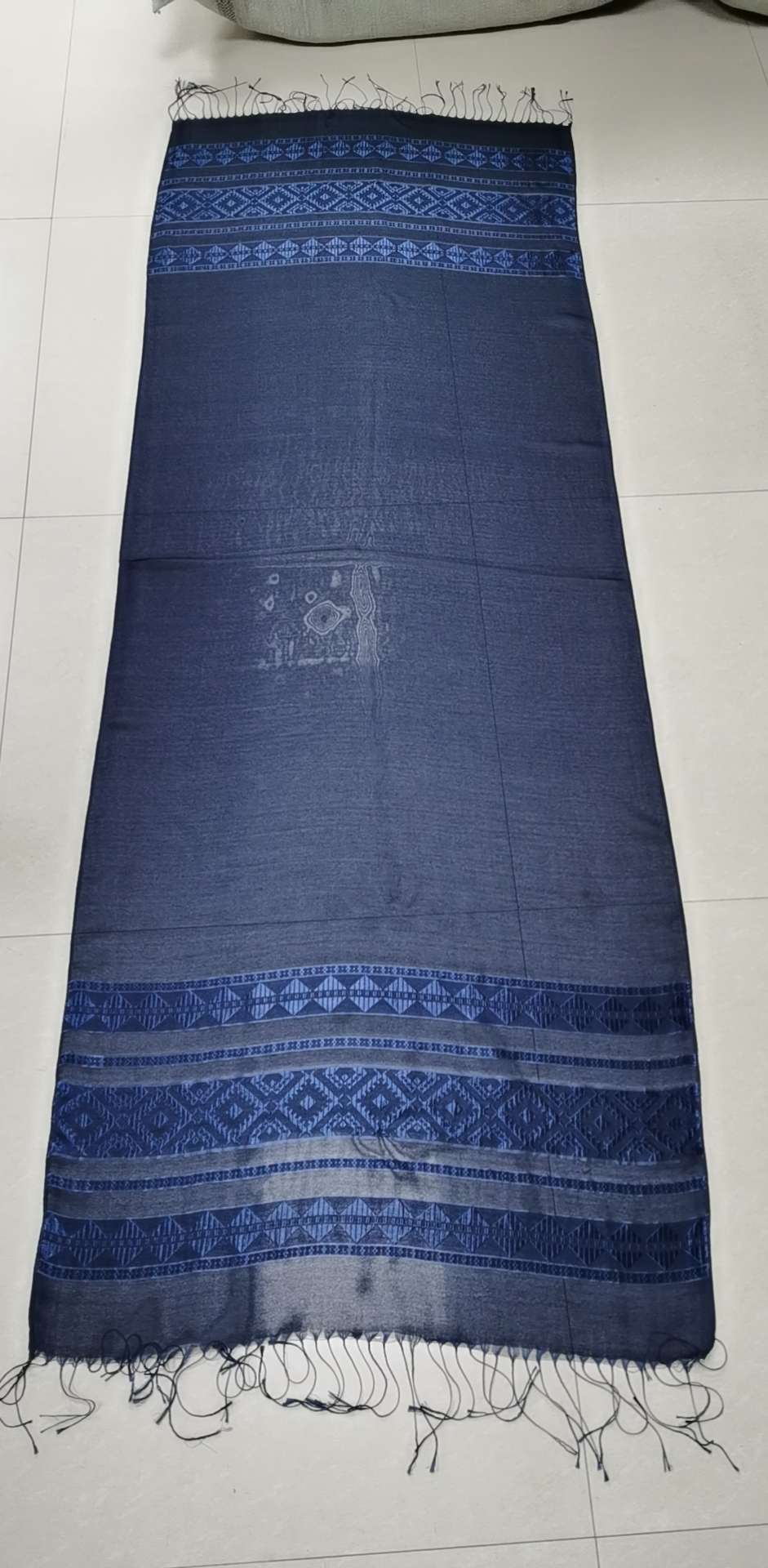 Fashionable scarf details Picture