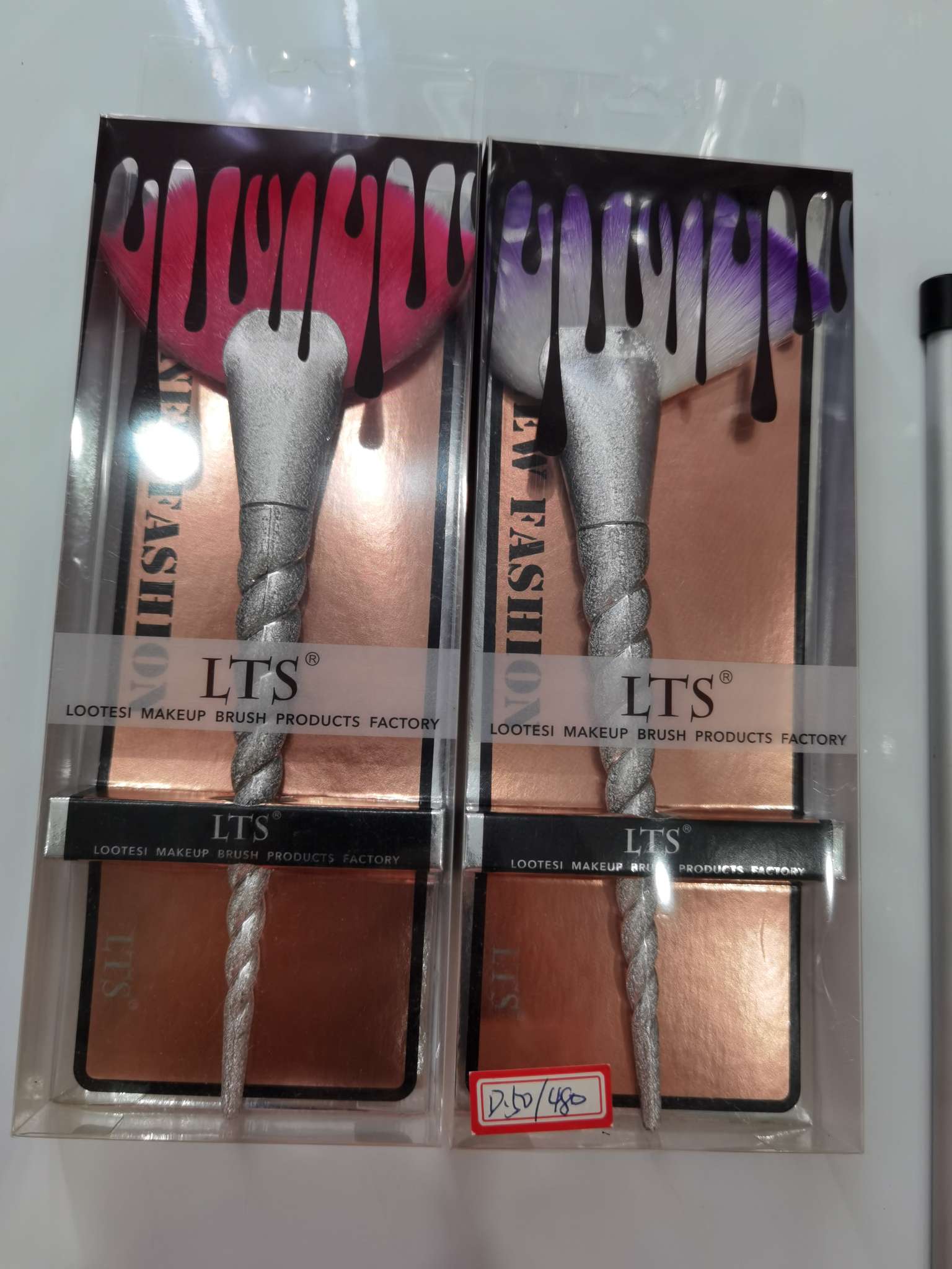 Lotus large fan-shaped beauty makeup brush Specification image