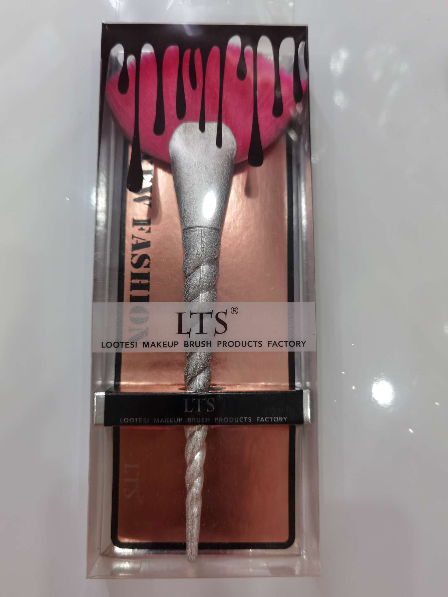 Lotus large fan-shaped beauty makeup brush details Picture