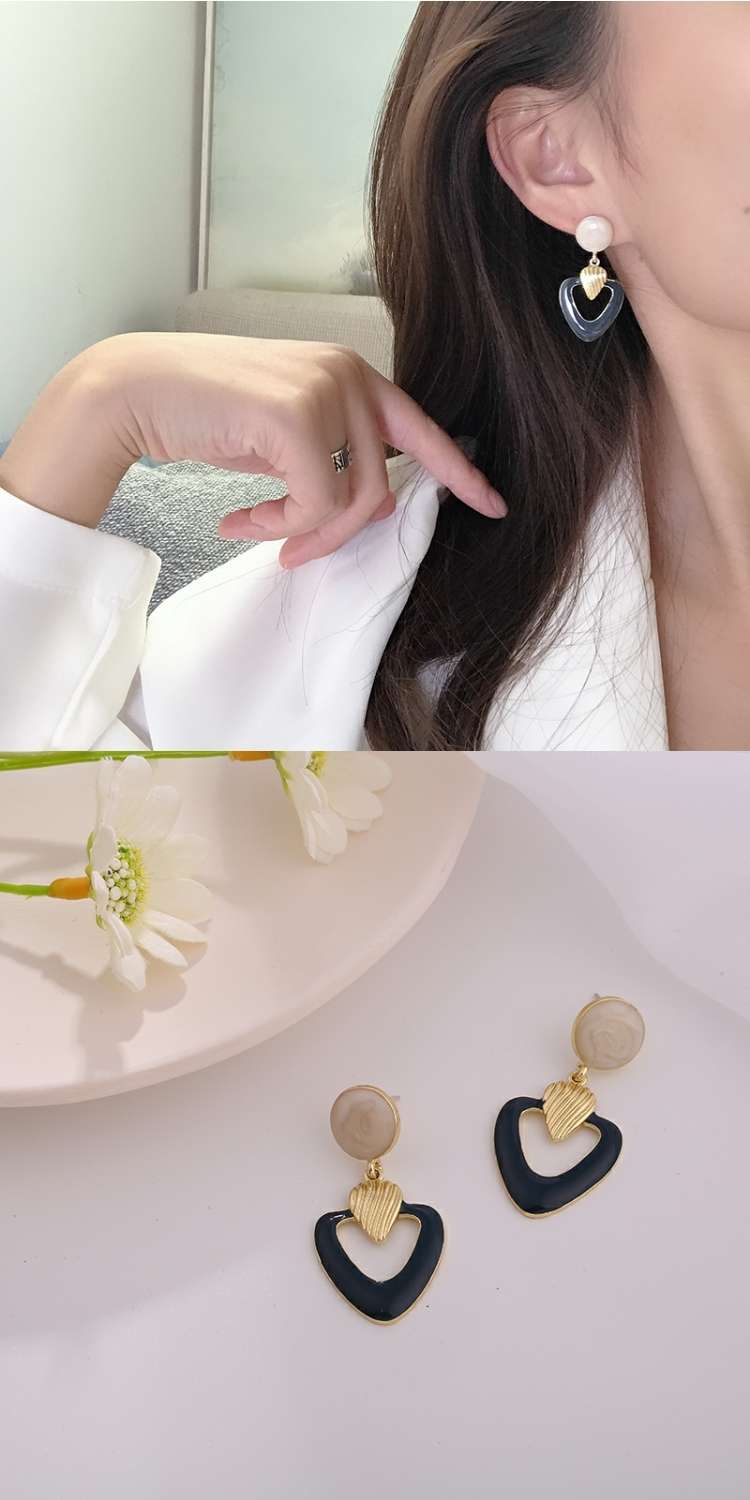 Geometric hollowed-out heart-shaped Spring and summer new style, exaggerated retro and trendy French oil-dripping earrings C106 pic 3