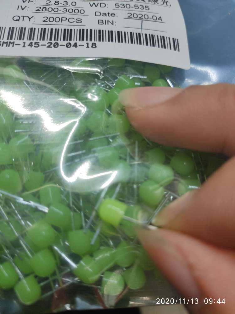 F5草帽绿发绿 蓝发蓝 黄发黄 红发红 草帽无边白底实物图