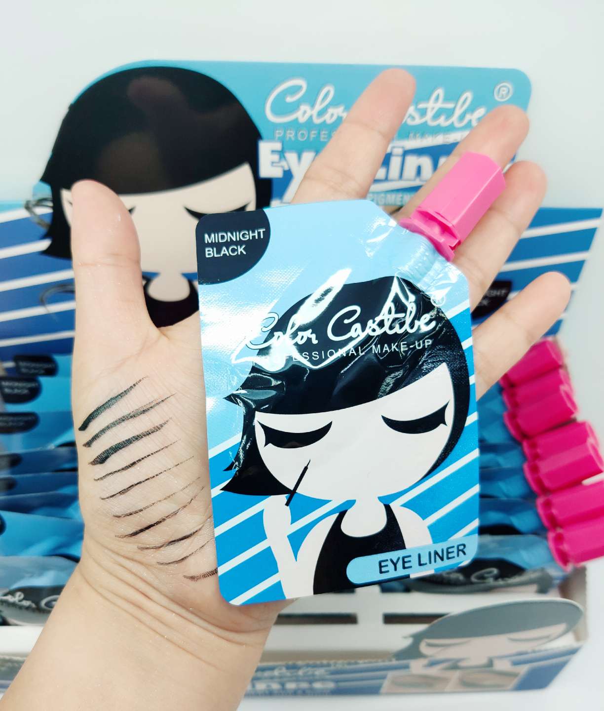 Little girl's waterproof black eyeliner liquid detail image 1