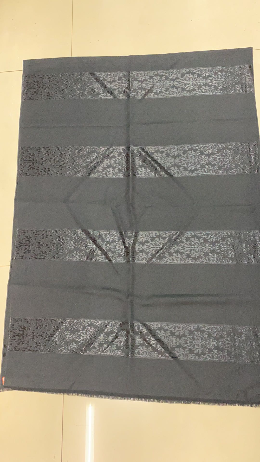 Fashionable and casual scarf details Picture