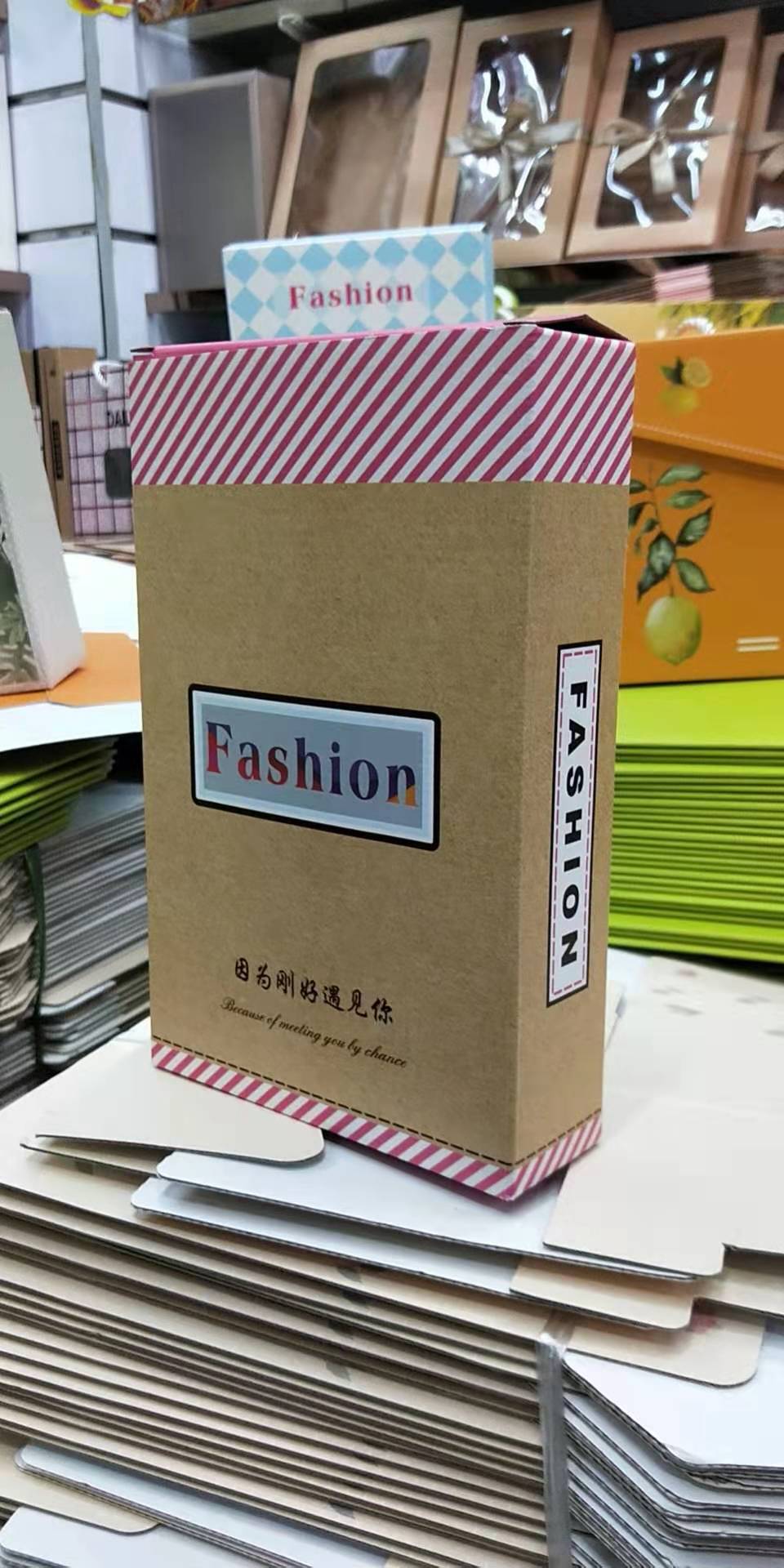 时尚礼品纸盒包装图