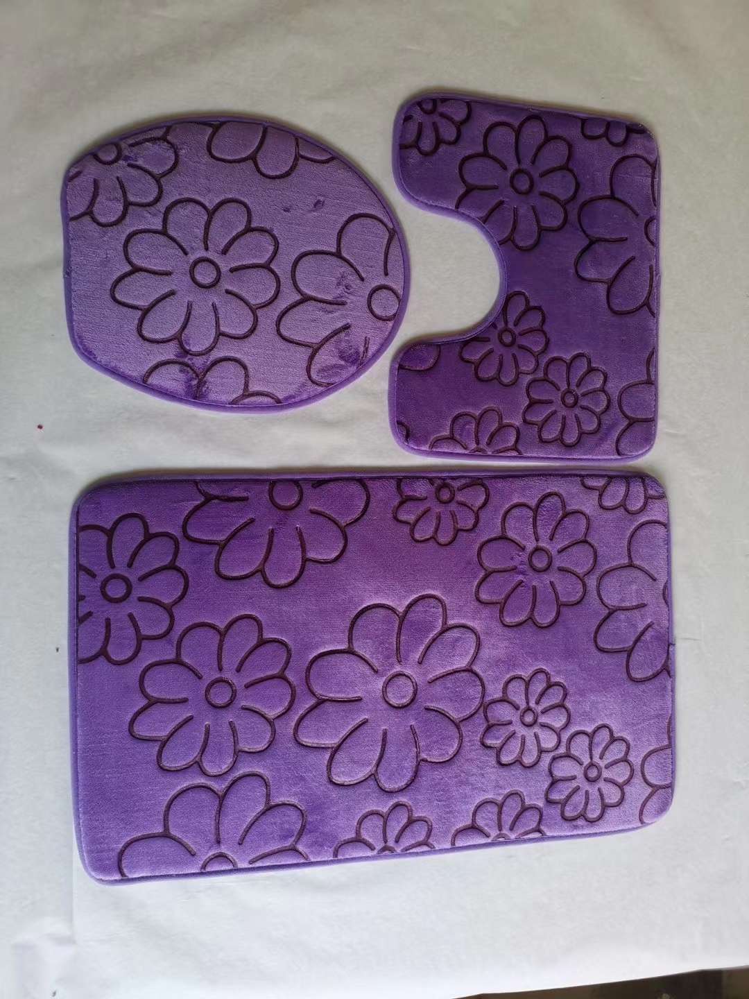 浴室三件套，地垫，地毯 家用地毯 厂家直销 新款地毯 爆款地毯白底实物图