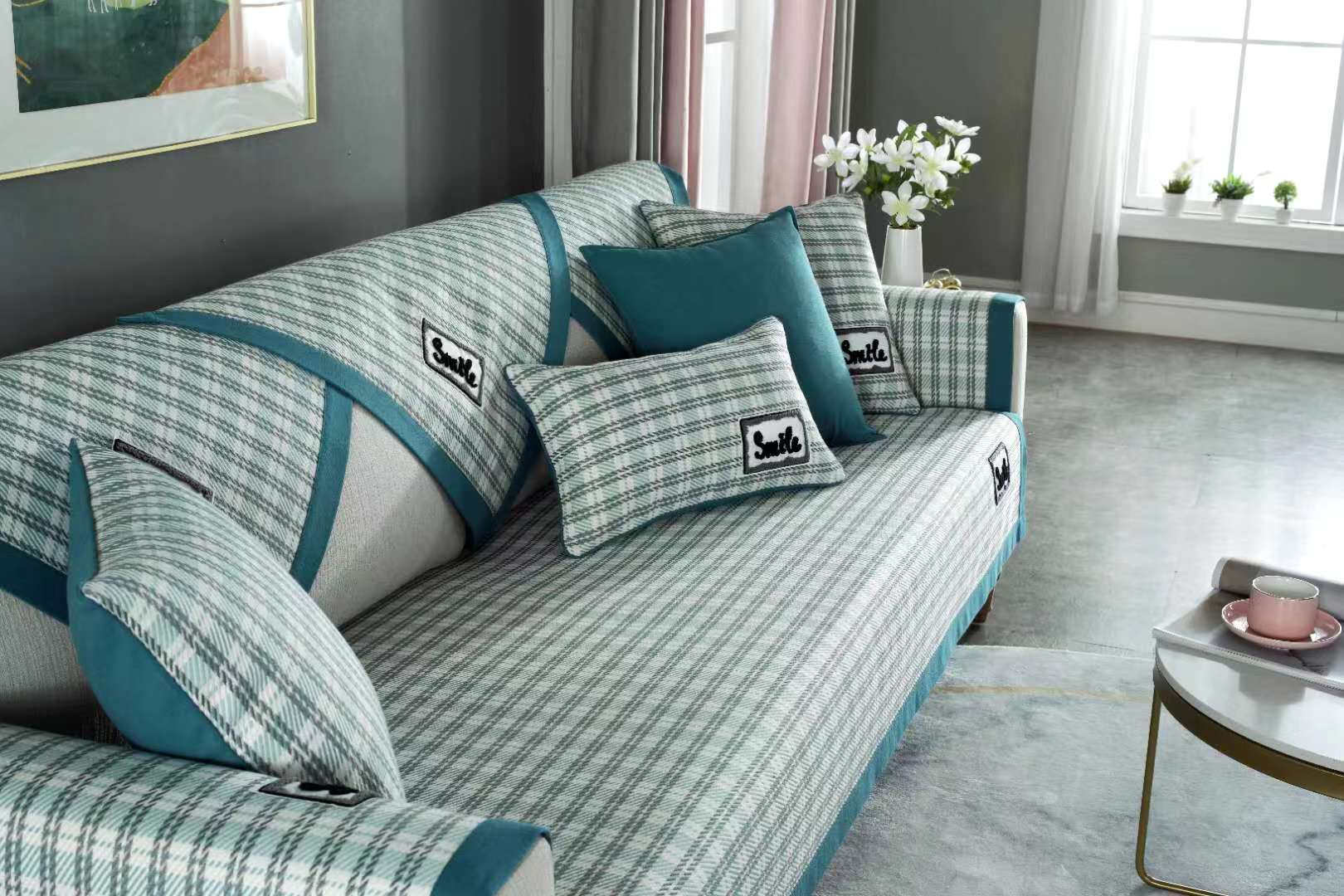 方格镶边沙发垫产品图