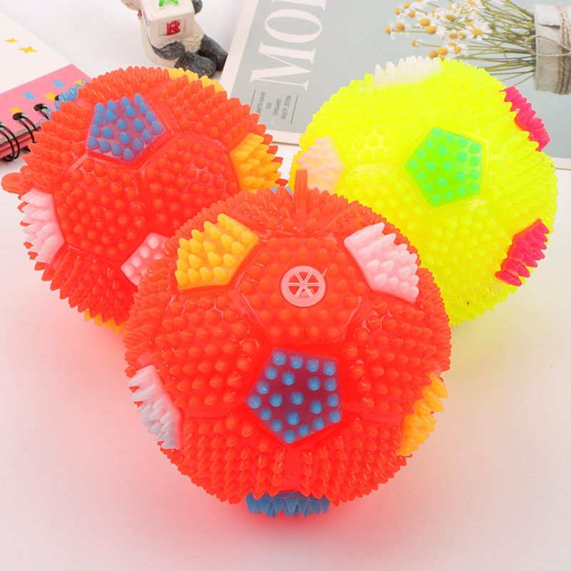 7.5cm足球闪光哨子球产品图